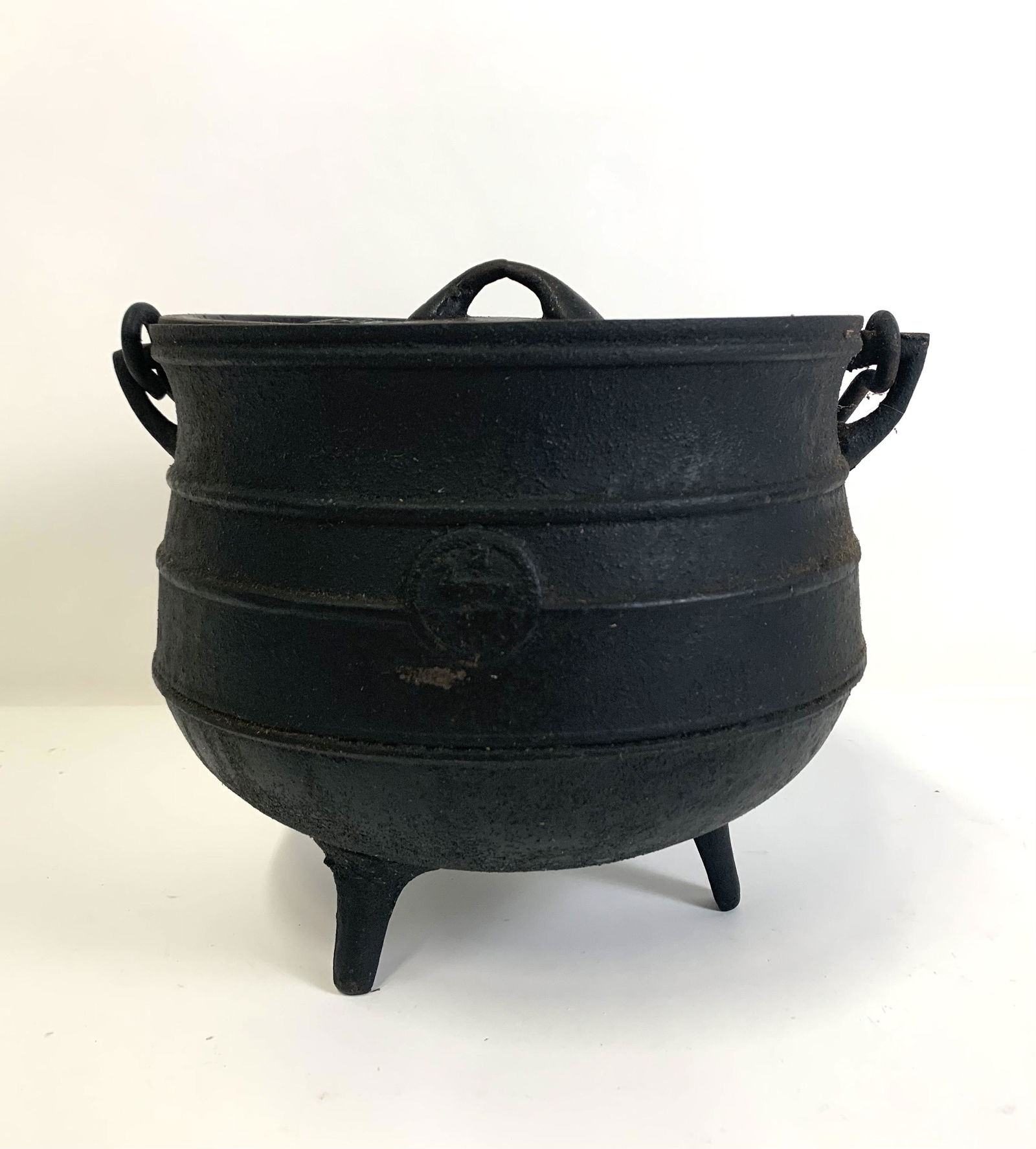 Cast Iron Cauldron (1 of 4)