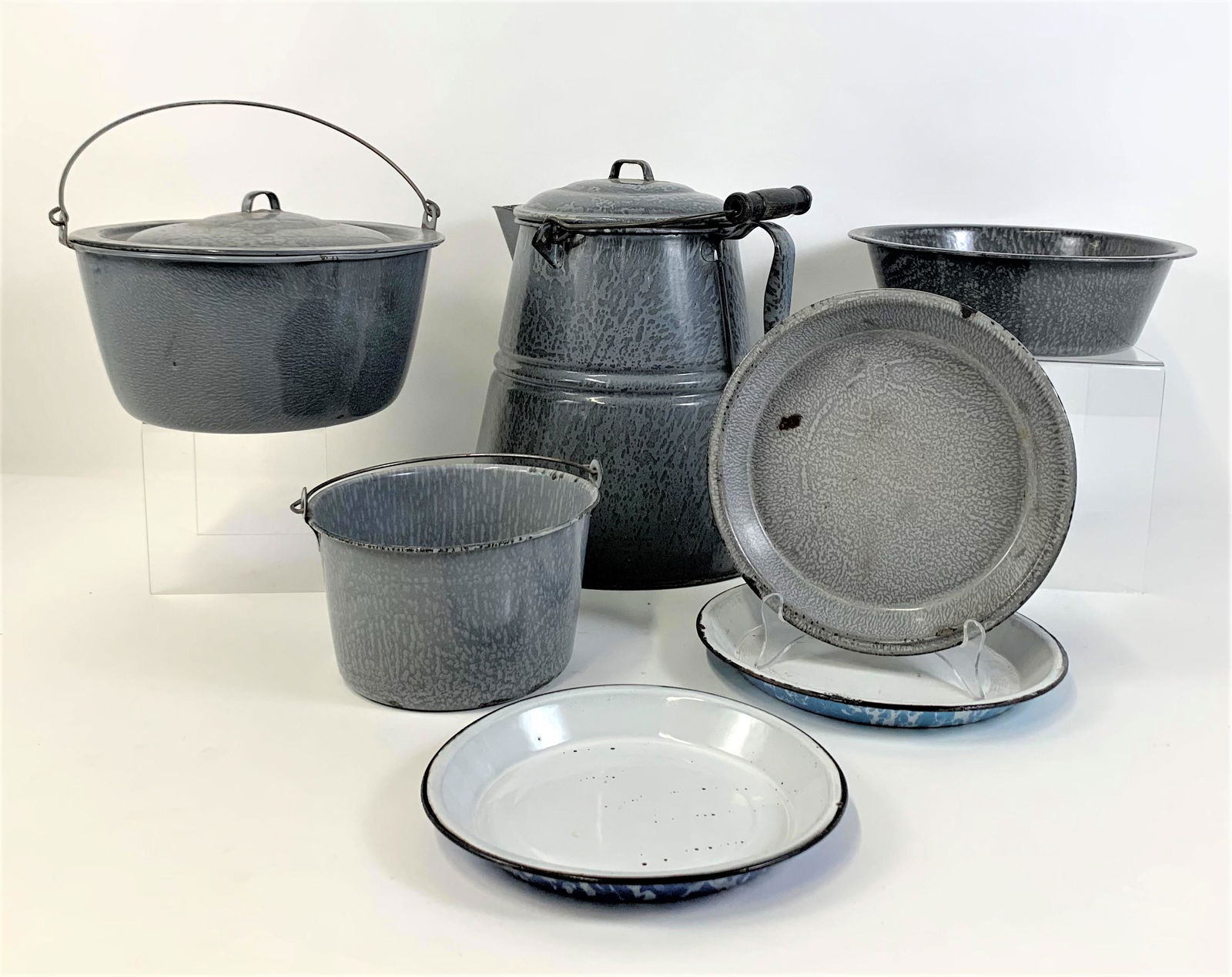 7 Pcs Graniteware (1 of 6)