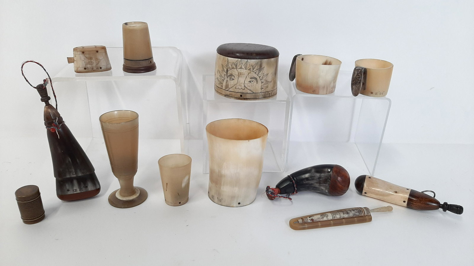 13 Pcs Carved Horn and Bone incl. Powder Flasks: Also includes dice tumblers. 1" to 5" high. IMPORTANT: Before bidding, please read the terms and conditions. When you registered for the auction you agreed to these terms and will be required to compl