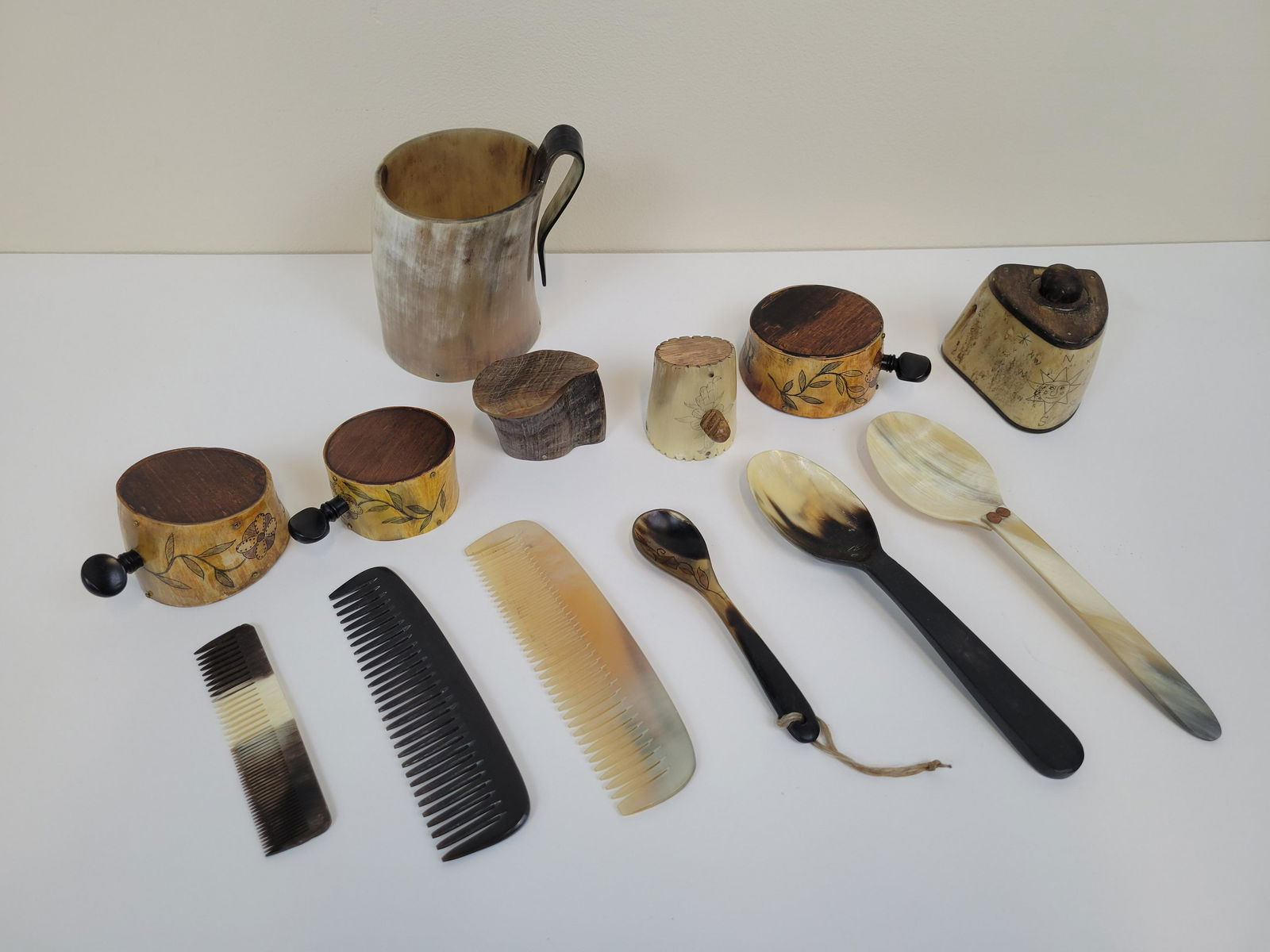 13 Horn Items incl Toiletry Kit (1 of 5)