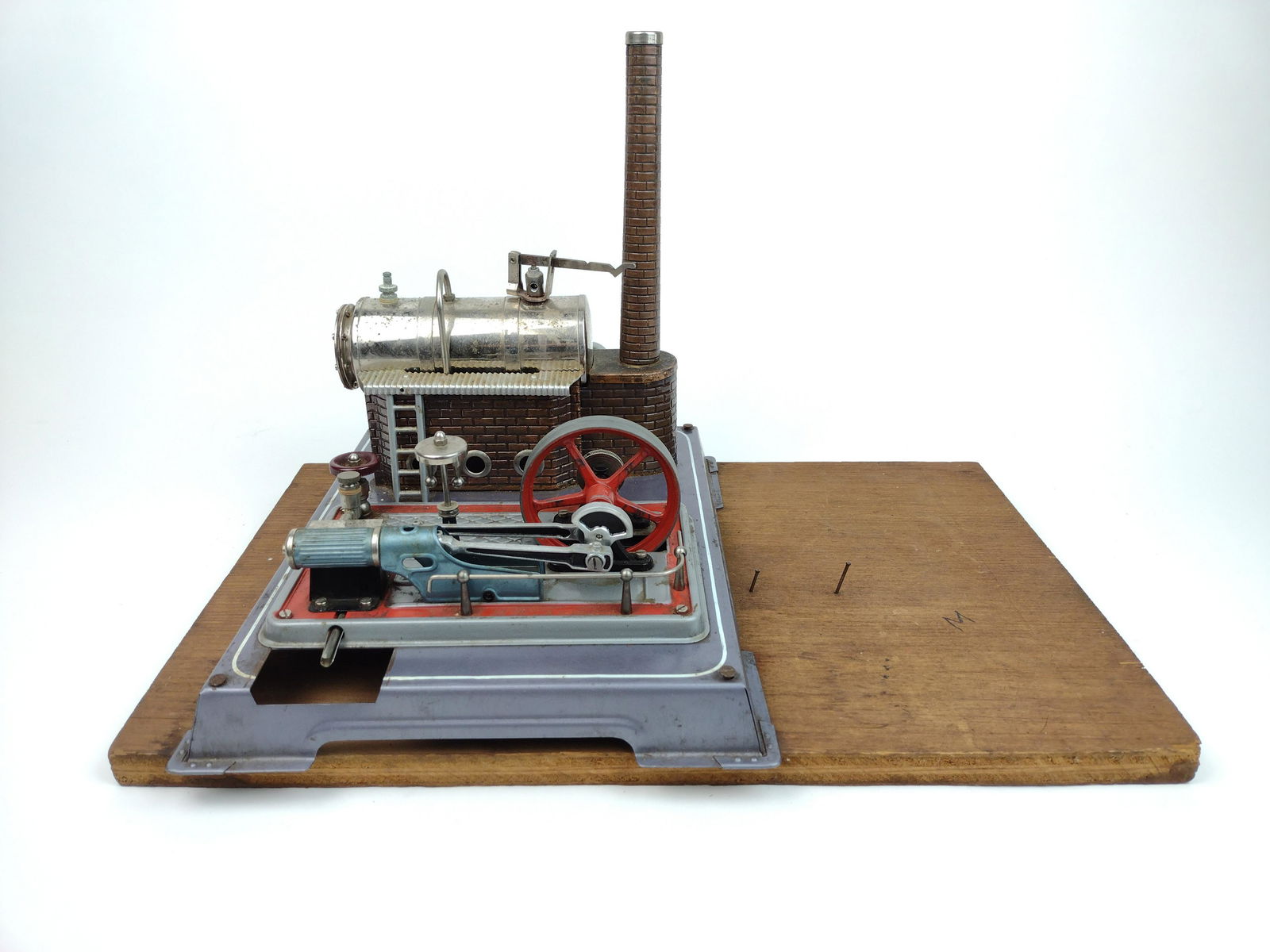 Electric Steam Engine on Wood Base (1 of 5)