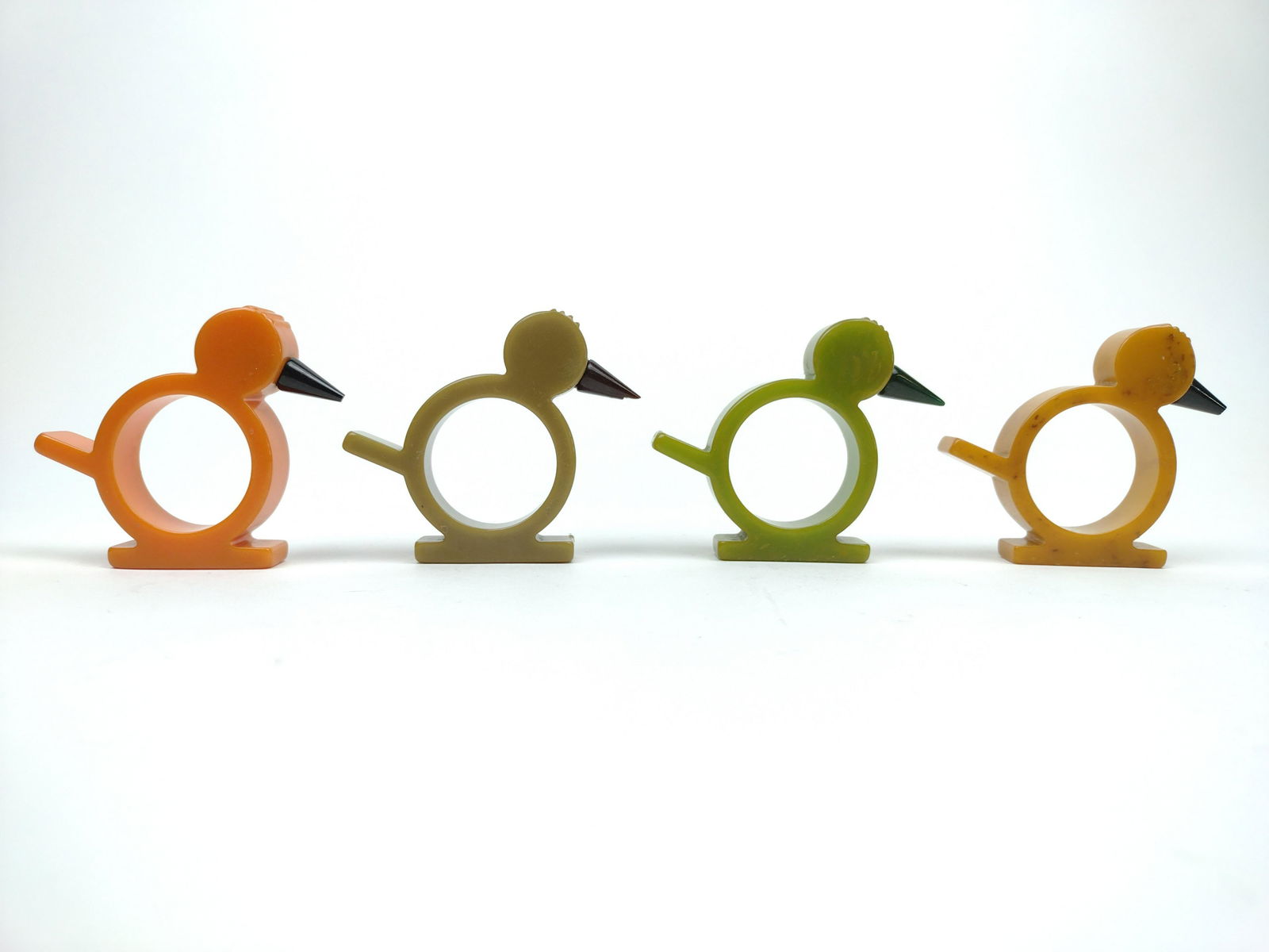4 Bakelite Bird Napkin Rings (1 of 3)