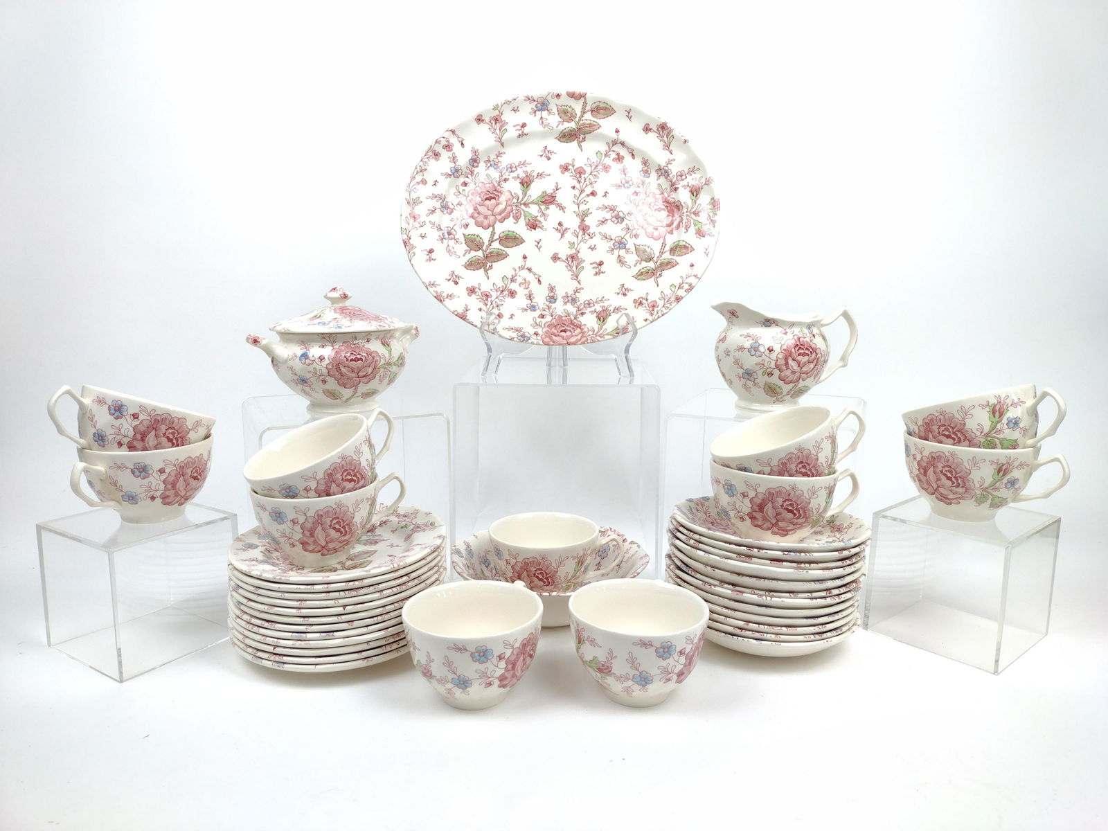 39 Pcs Johnson Bros Dish Set (1 of 9)