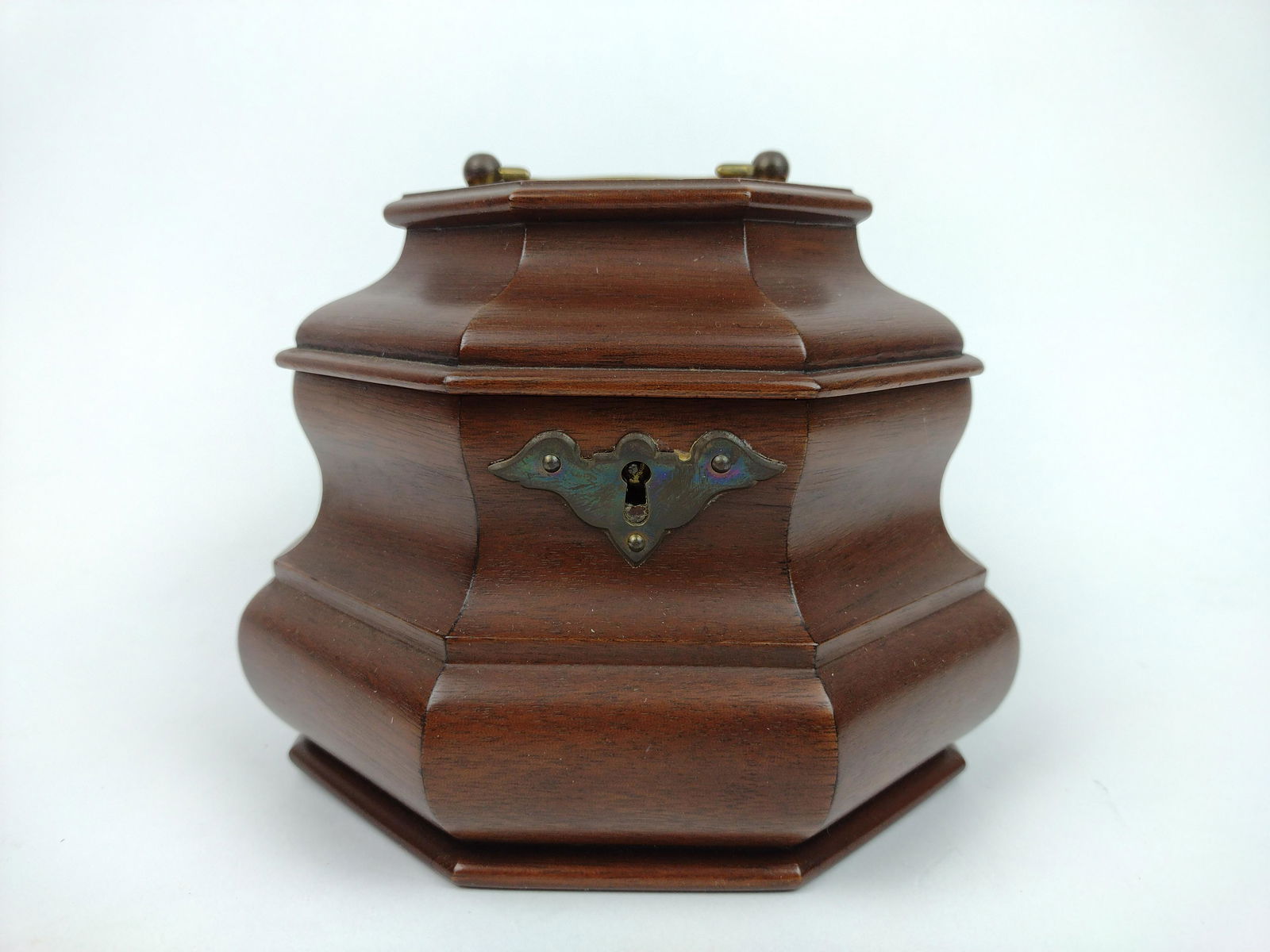 Williamsburg Reproduction Tea Caddy (1 of 4)