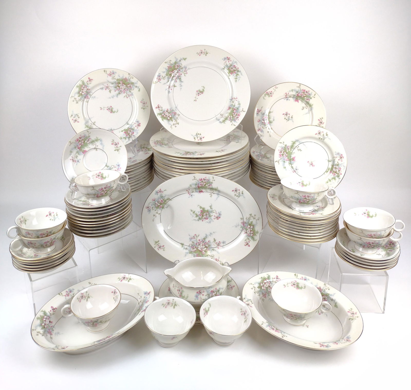 86 Pc Haviland Apple Blossom Dishware Set (1 of 15)