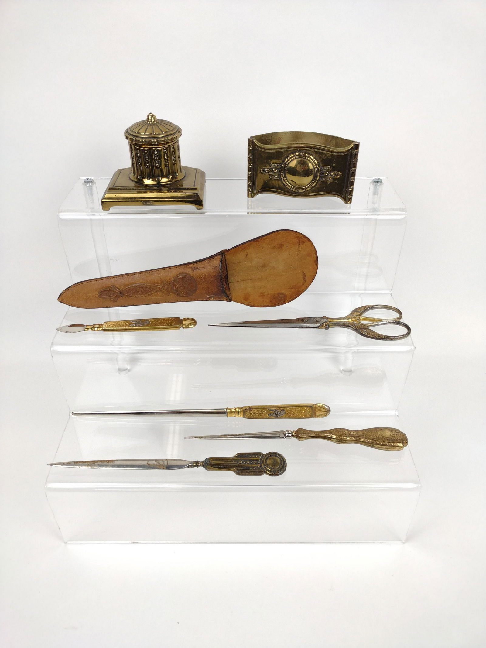 6 Desk Articles (1 of 13)