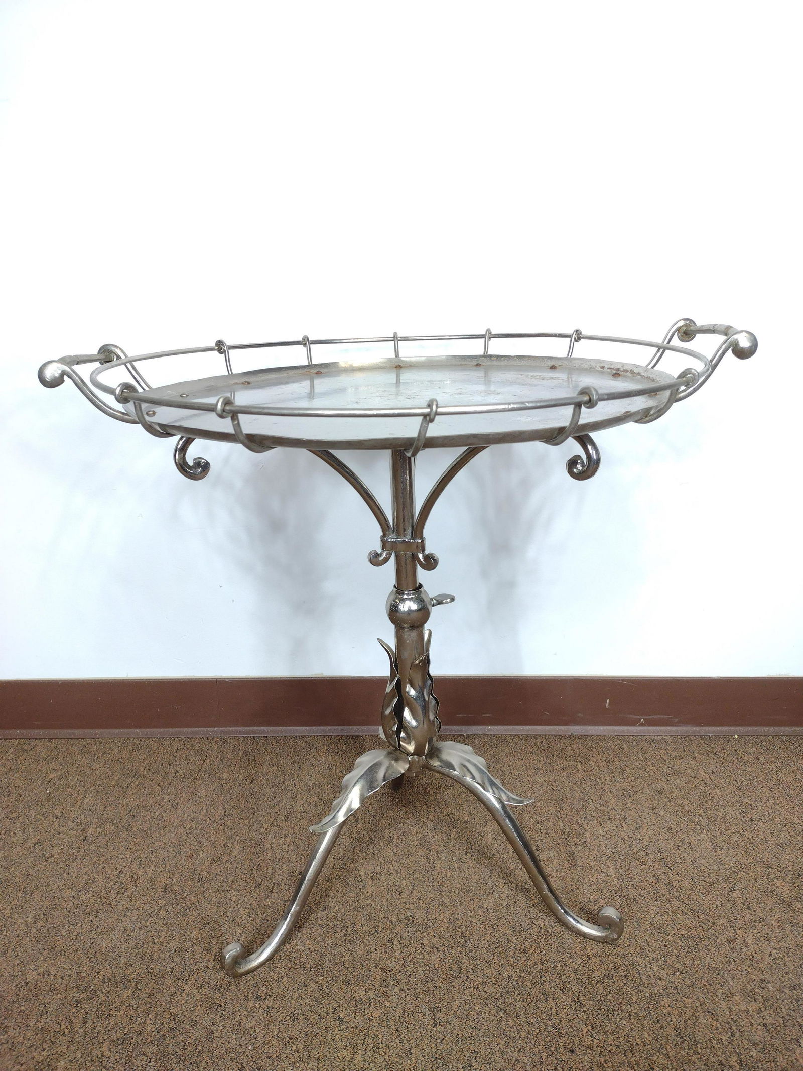 Metal Tray Table (1 of 4)