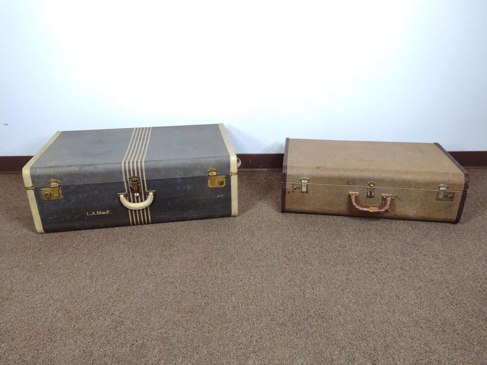 2 Vintage Suitcases (1 of 4)