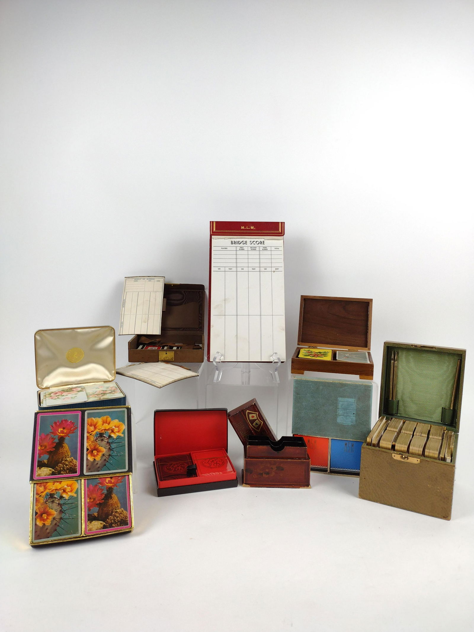 Vintage Bridge Set in Case & Playing Cards (1 of 12)