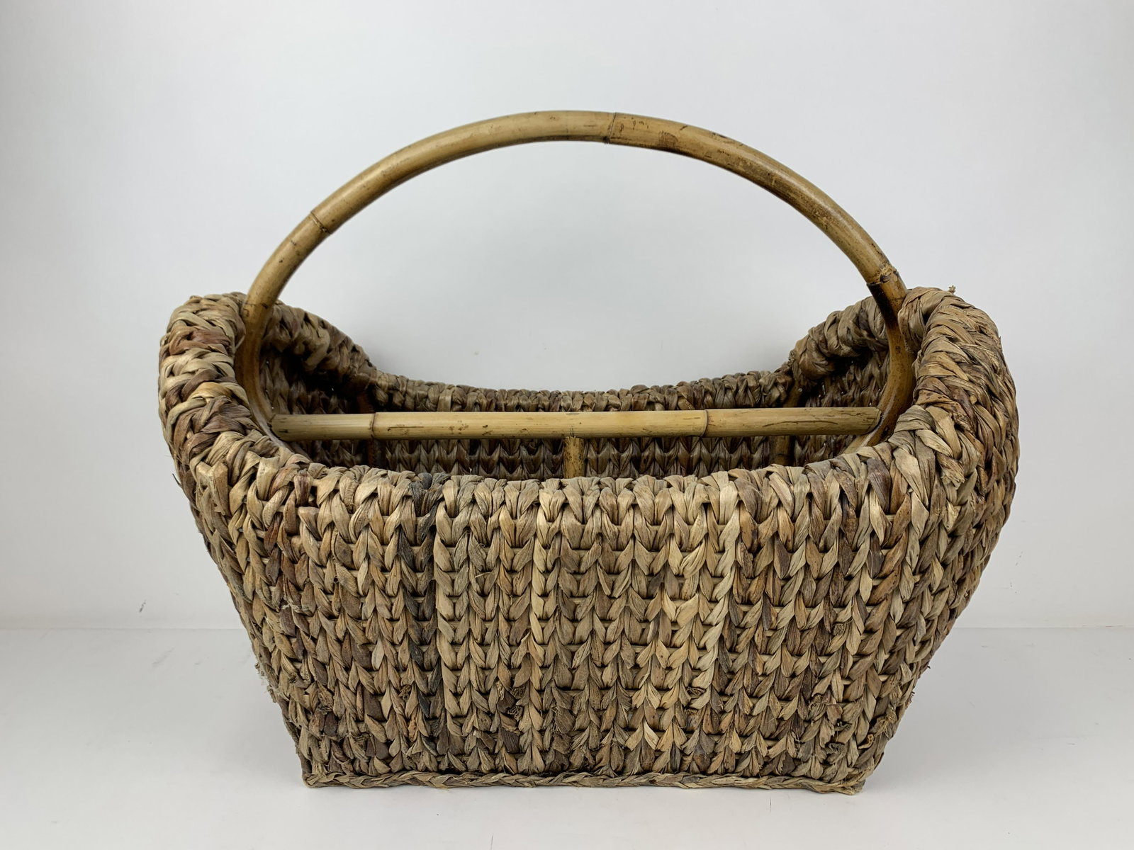 Wicker Magazine Rack: 17-1/2" high x 22" wide x 13". deep IMPORTANT: Before bidding, please read the terms and conditions. When you registered for the auction you agreed to these terms and will be required to comply with t