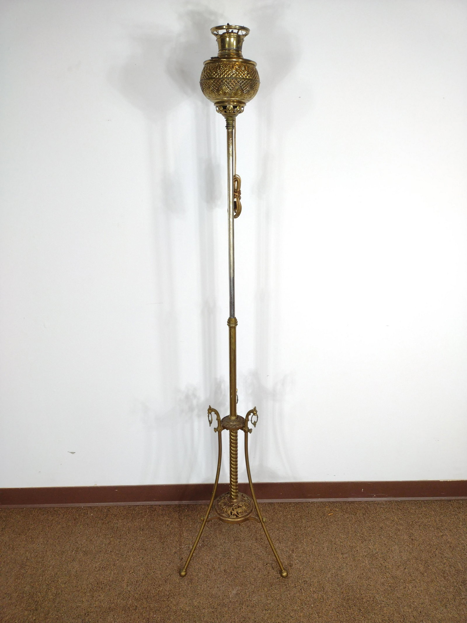 Piano Lamp: No shade. Adjustable height. IMPORTANT: Before bidding, please read the terms and conditions. When you registered for the auction you agreed to these terms and will be required to comply with them.