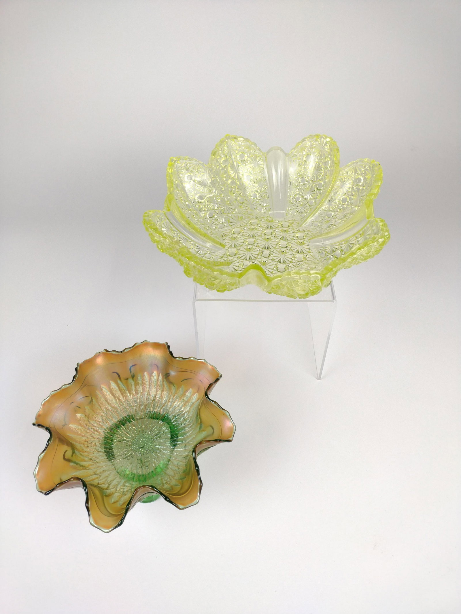 Vaseline and Carnival Glass Bowls: Marigold carnival ruffled bowl in Daisy Chain pattern. 8-1/2" to 10-1/2" diameter x 3-1/4" to 3-1/2" high. IMPORTANT: Before bidding, please read the terms and conditions. When you registered for the 