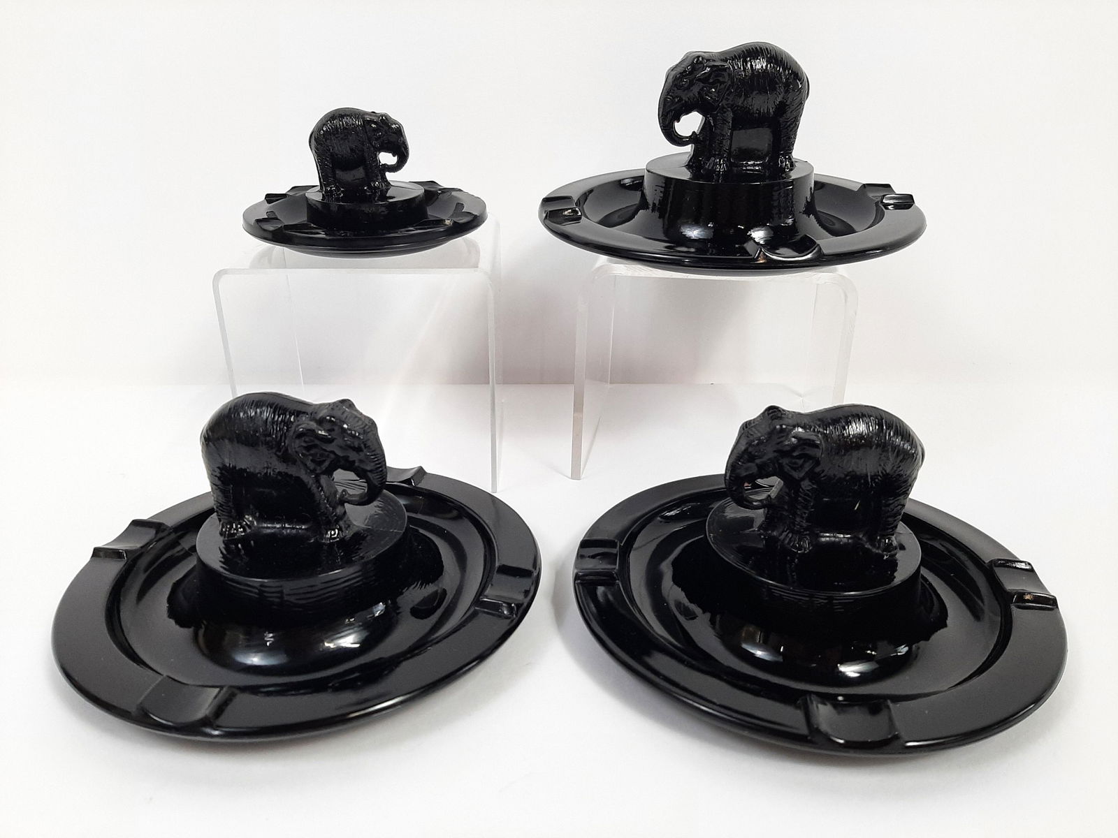 4 Black Amethyst Glass Elephant Ashtrays (1 of 3)
