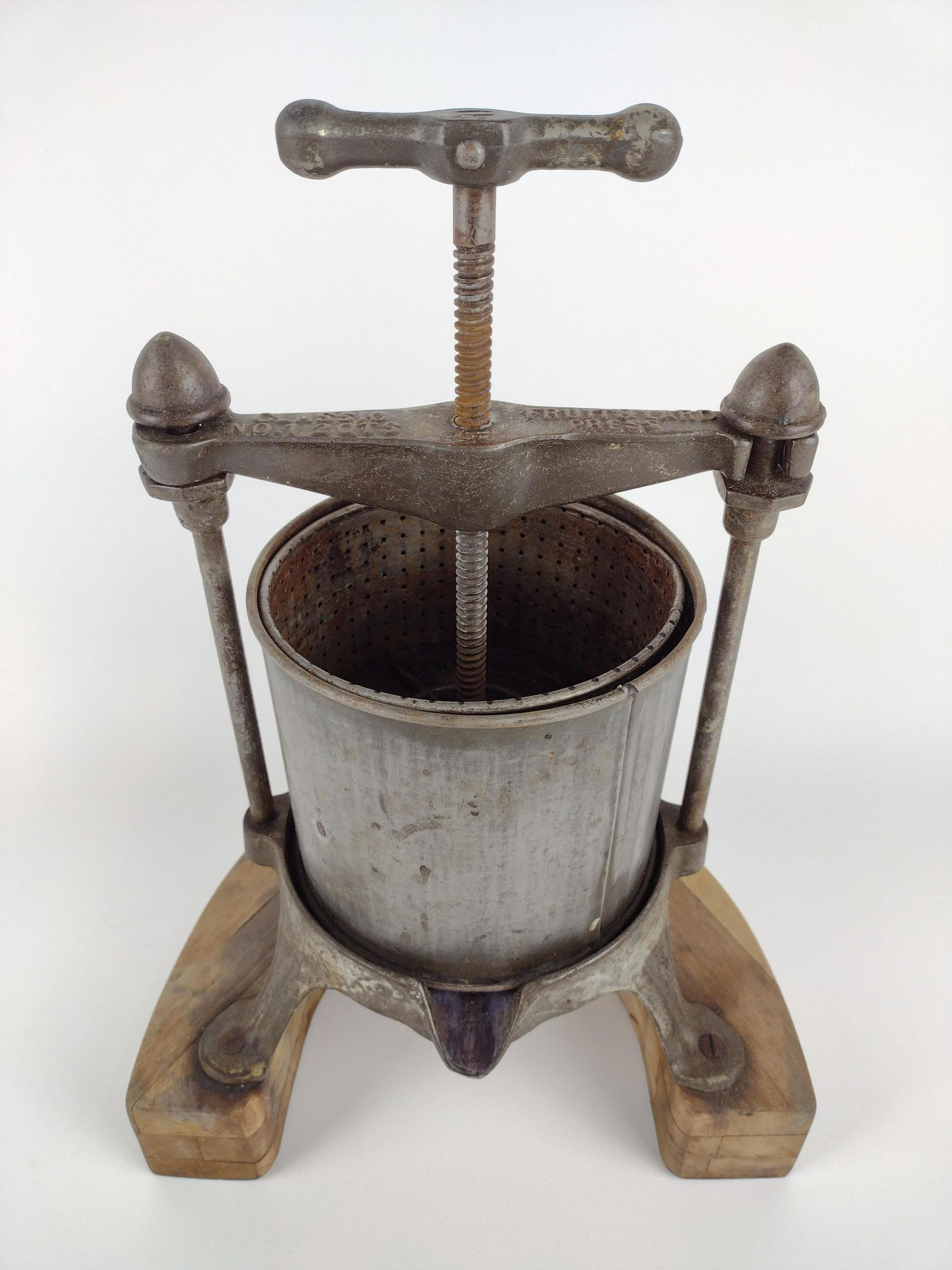 Griswold Fruit and Lard Press (1 of 4)