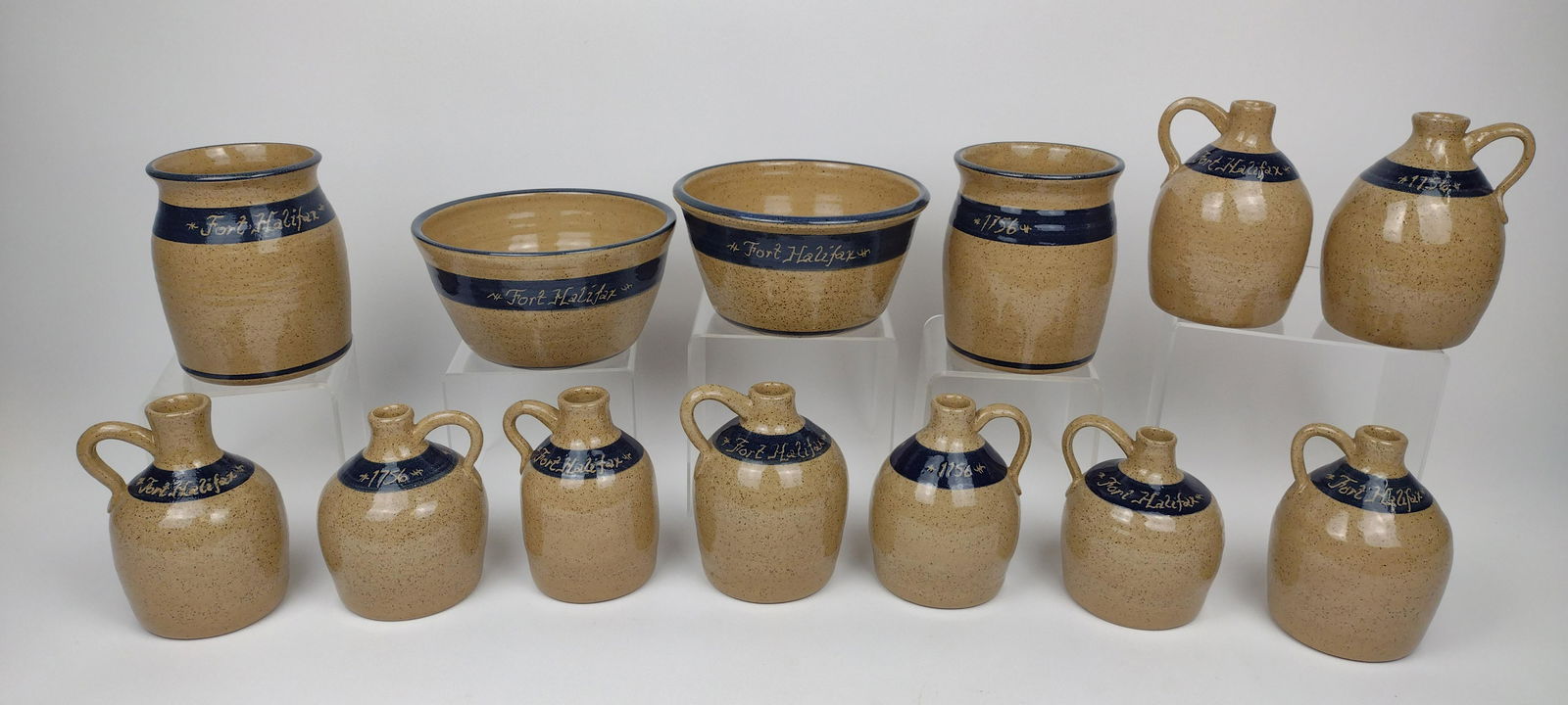 13 Pcs "Hart" Fort Halifax Stoneware (1 of 2)