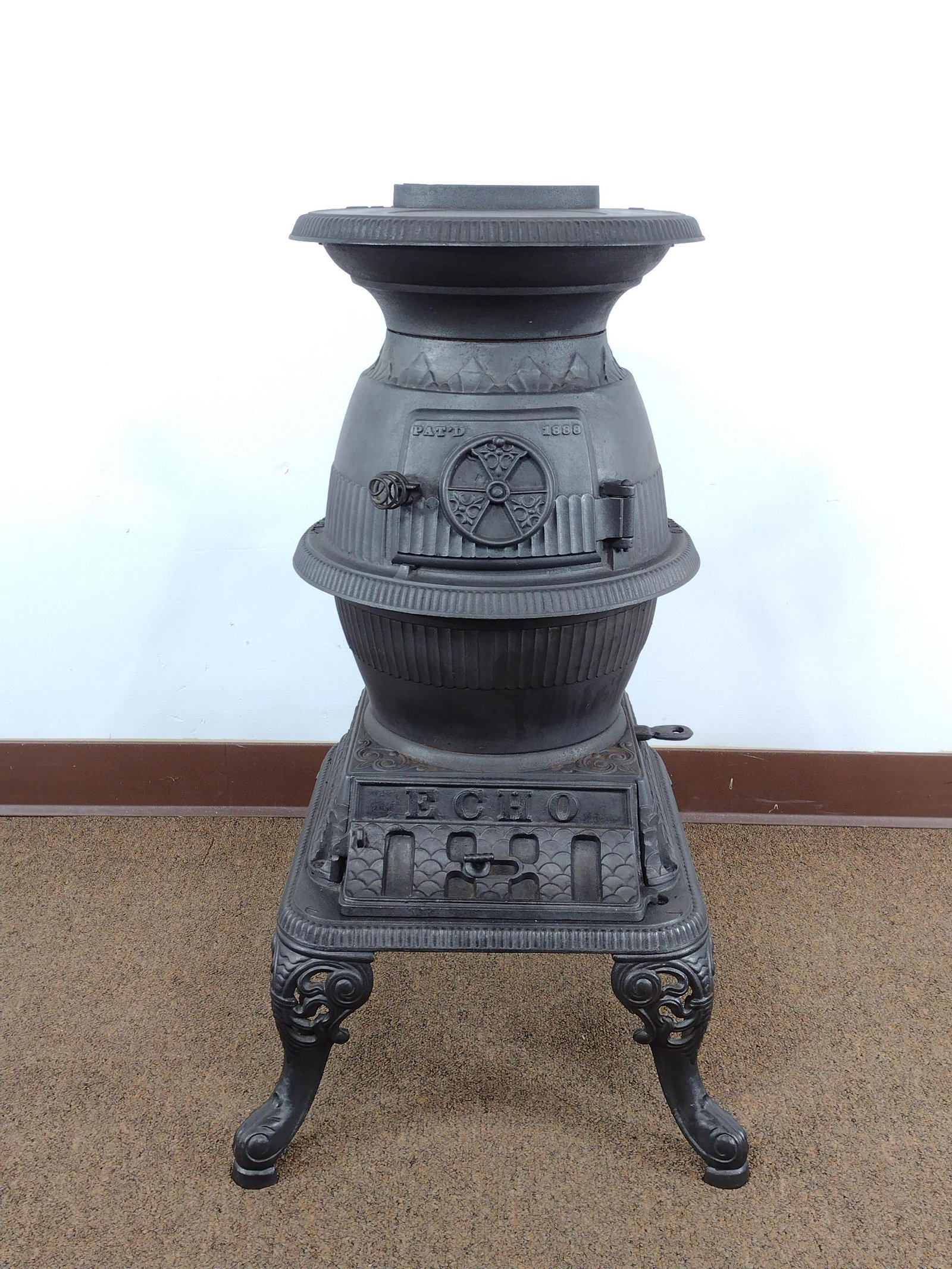 Haven & Co Echo No 6 Cast Iron Stove: 17" wide X 19" deep X 30 3/4" high. Pat'd 1888. From the Estate of Stephen Pancoe, York Haven, PA. IMPORTANT: Before bidding, please read the terms and conditions. When you registered for the auction 