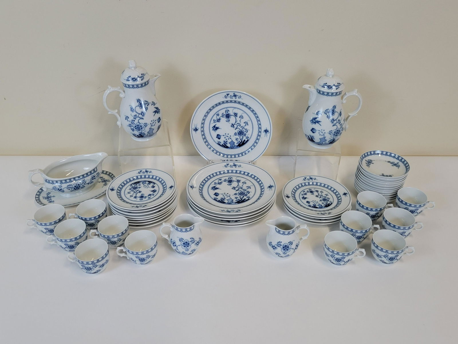 46 Pc Forstenberg Dinnerware (1 of 4)