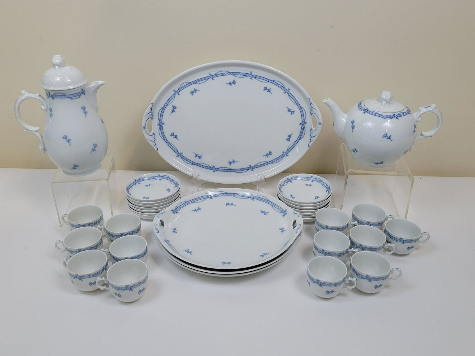 33 Pcs Forstenberg Dinnerware (1 of 4)