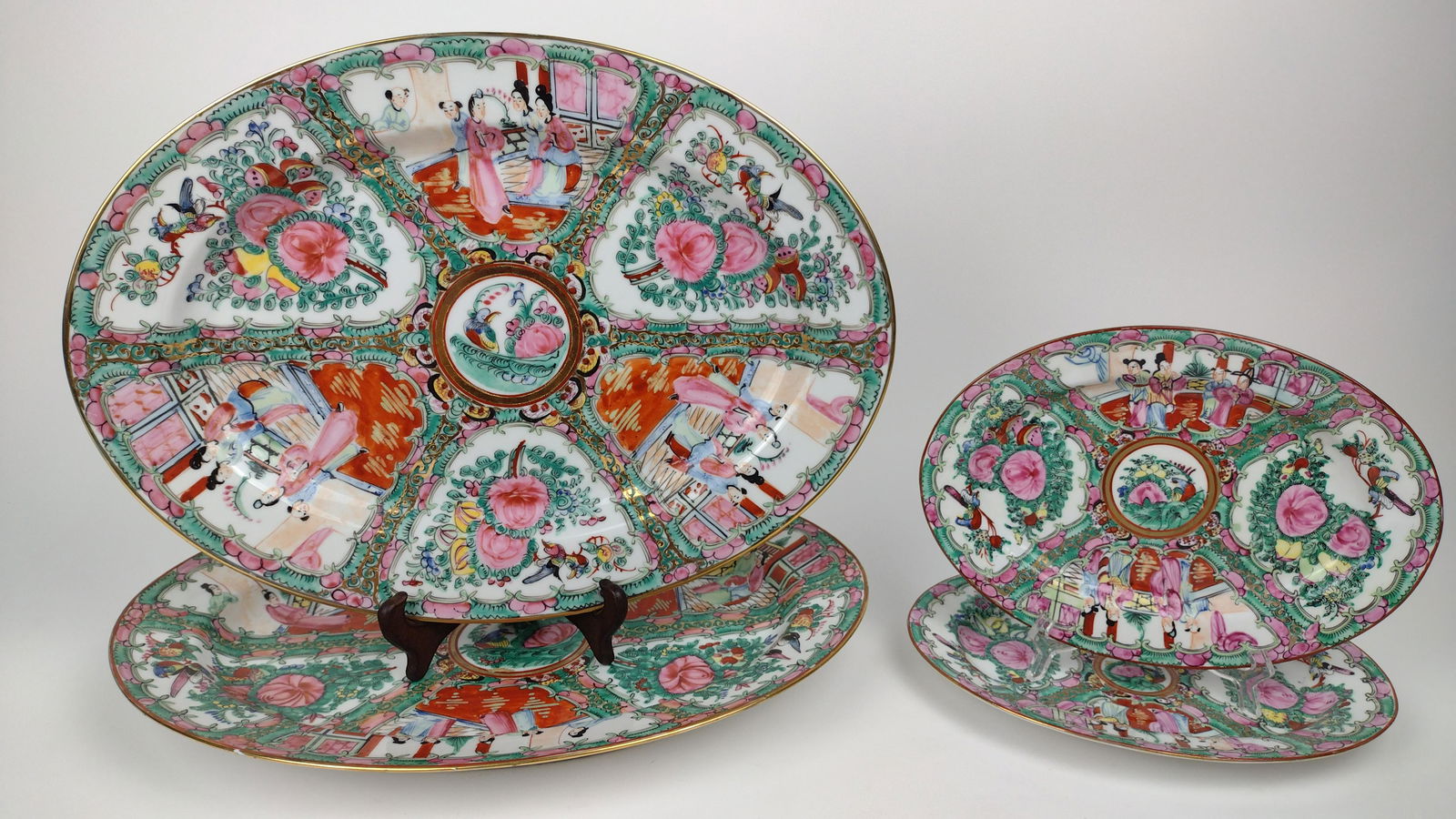 4 Rose Medallion Platters (1 of 5)