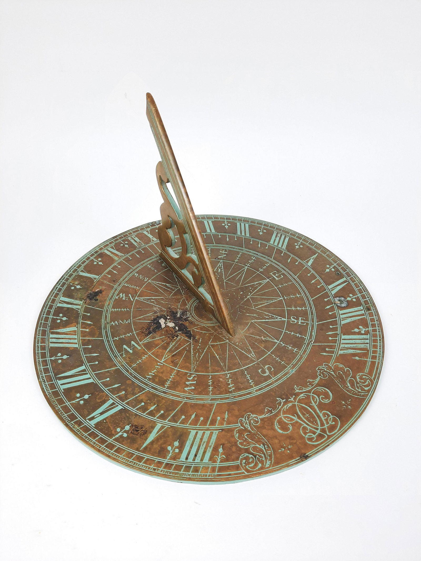 Williamsburg Brass Sun Dial: 11-1/4" diameter x 6-1/4" high. IMPORTANT: Before bidding, please read the terms and conditions. When you registered for the auction you agreed to these terms and will be required to comply with them.