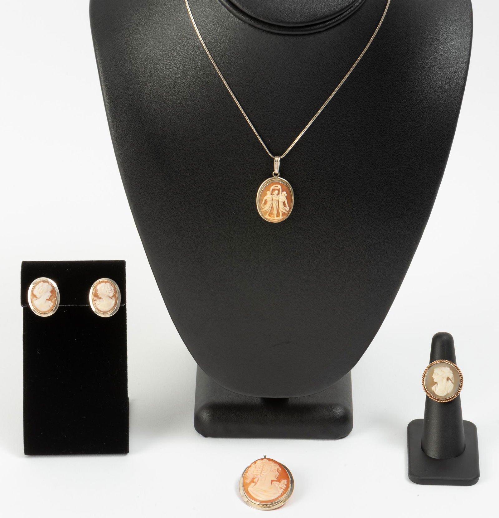 4 Pcs Cameo Jewelry (1 of 12)