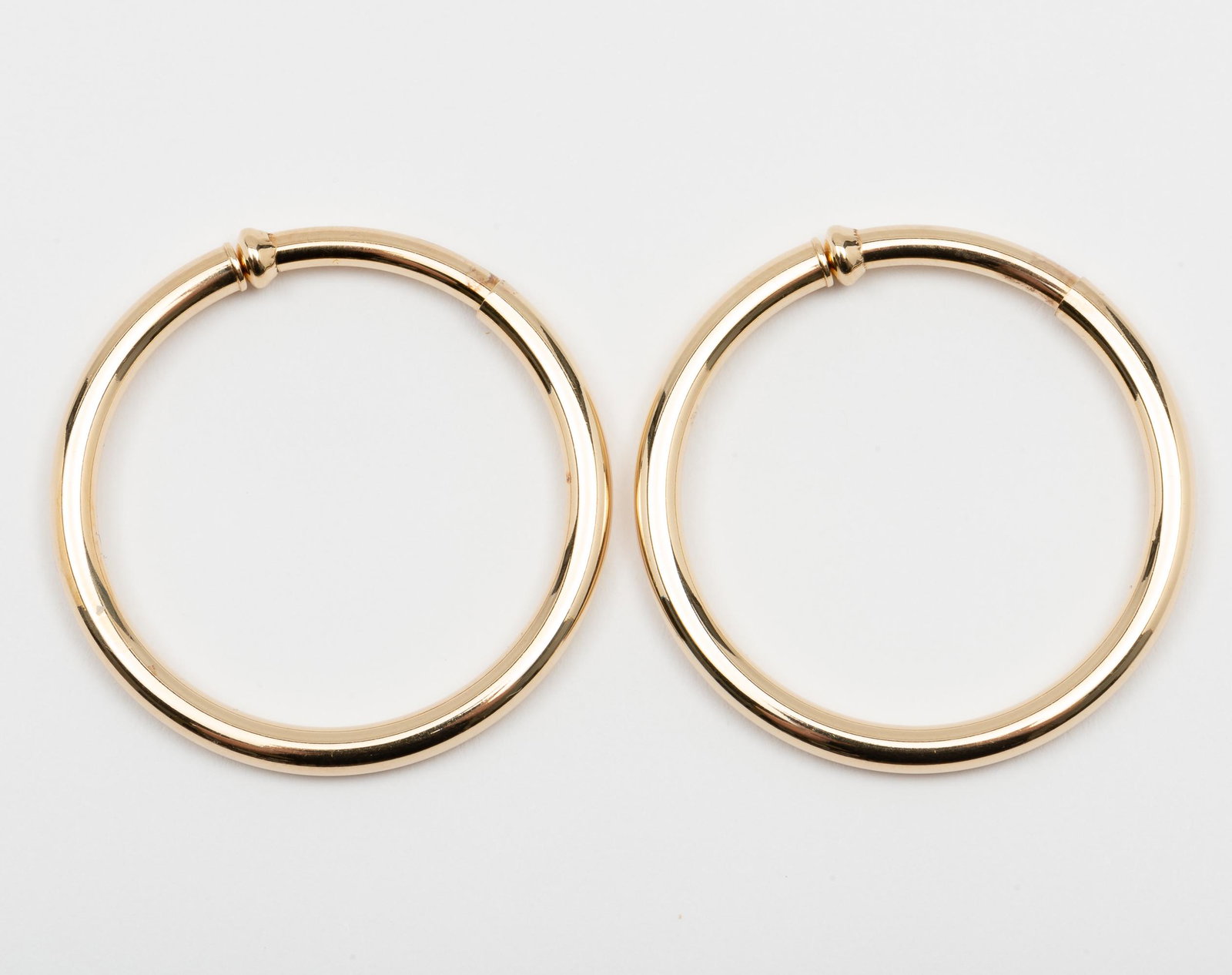 14K Hoop Earrings: Spring closure. 1-1/4" long. 2 dwt. IMPORTANT: Before bidding, please read the terms and conditions. When you registered for the auction you agreed to these terms and will be required to comply with t
