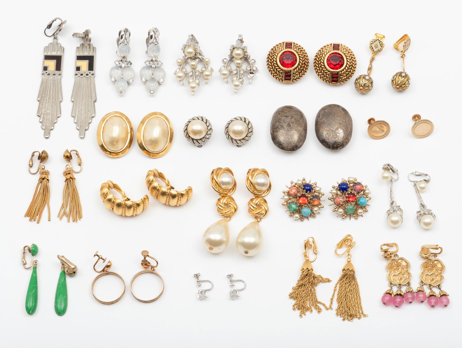 19 Pairs of Costume Earrings (1 of 6)