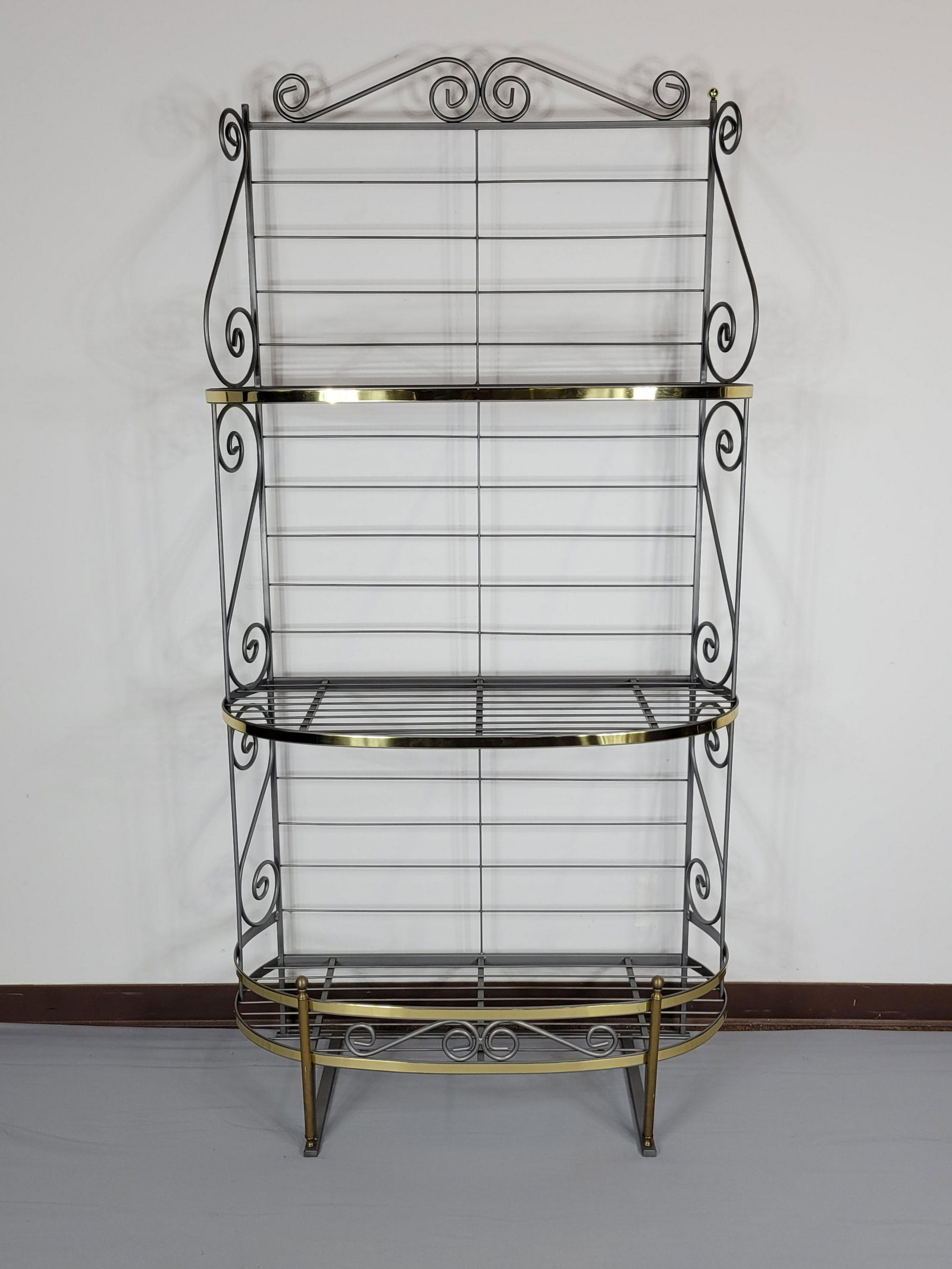 Metal Bakers Rack (1 of 3)