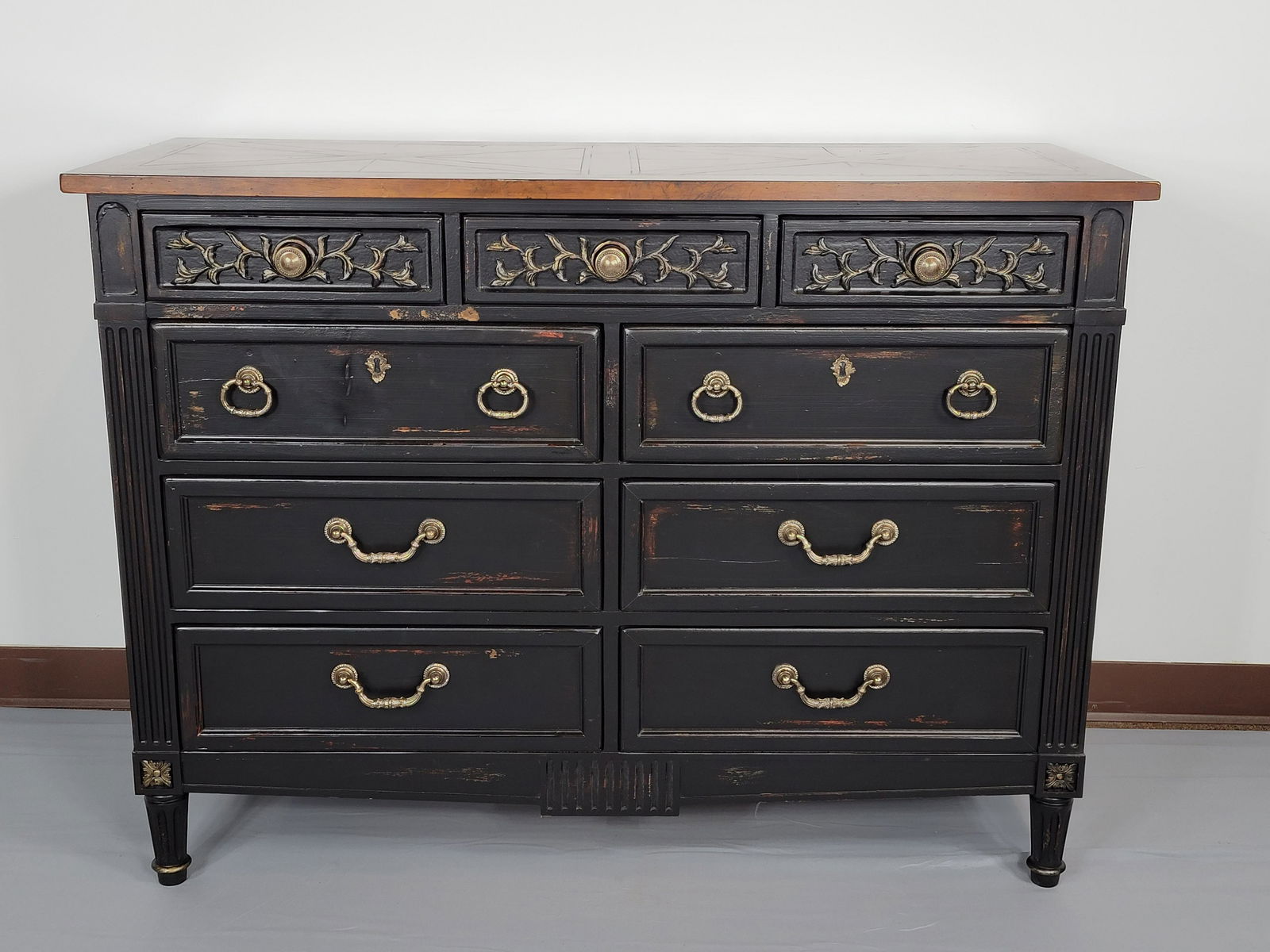 Henredon 9 Drawer Dresser (1 of 6)
