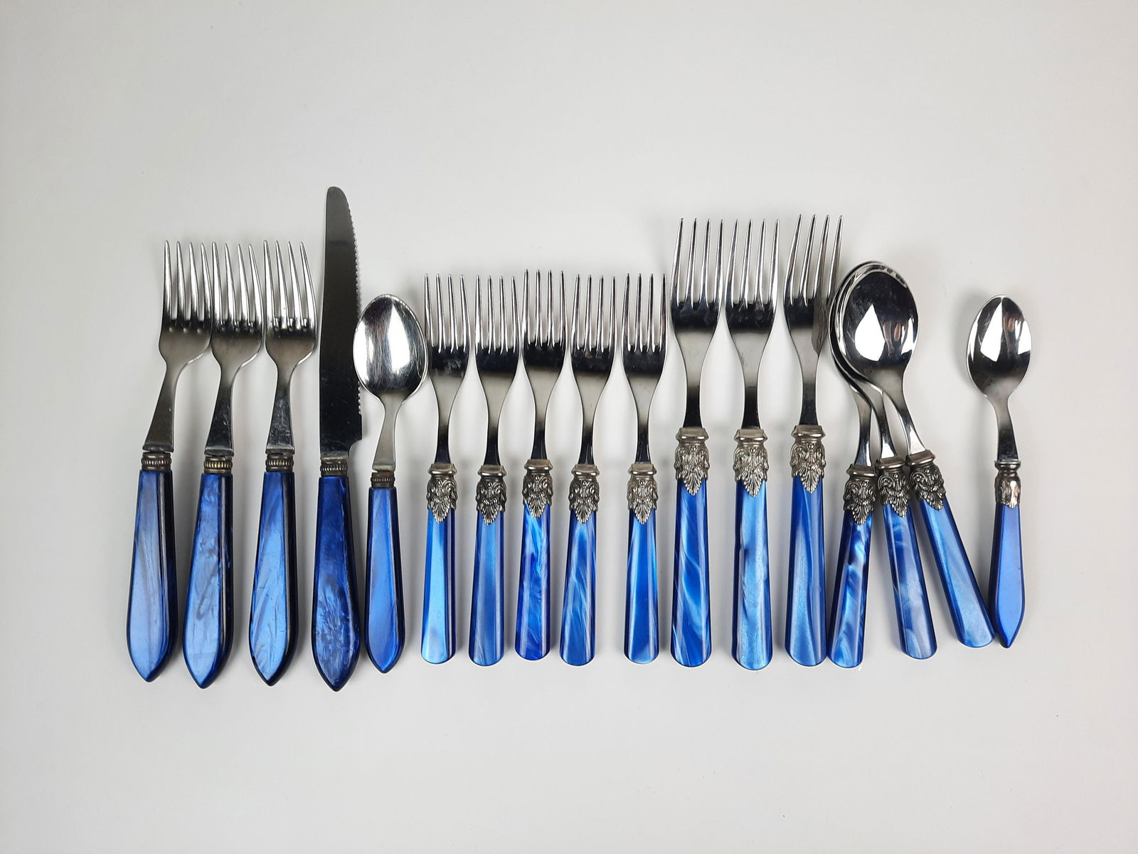 17 Pcs Neiman Marcus Paris Blue Handle Flatware (1 of 5)