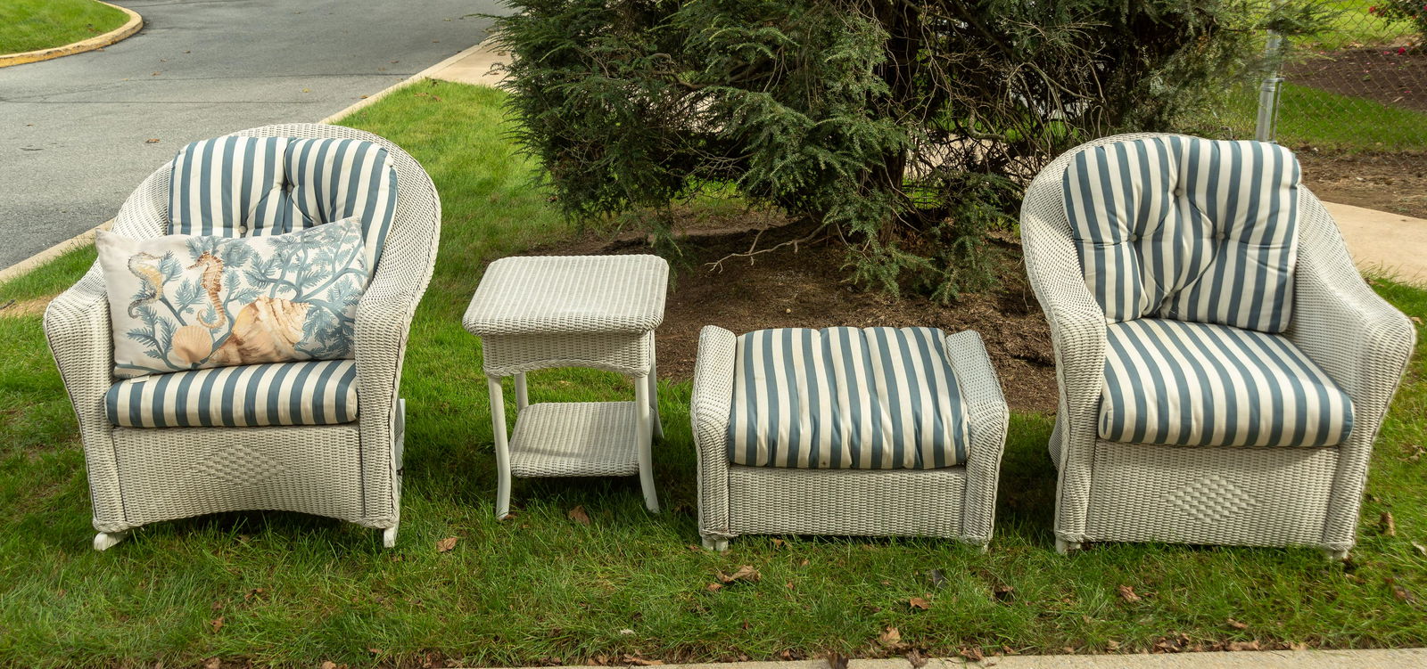 4 Pc Wicker Patio Set (1 of 6)