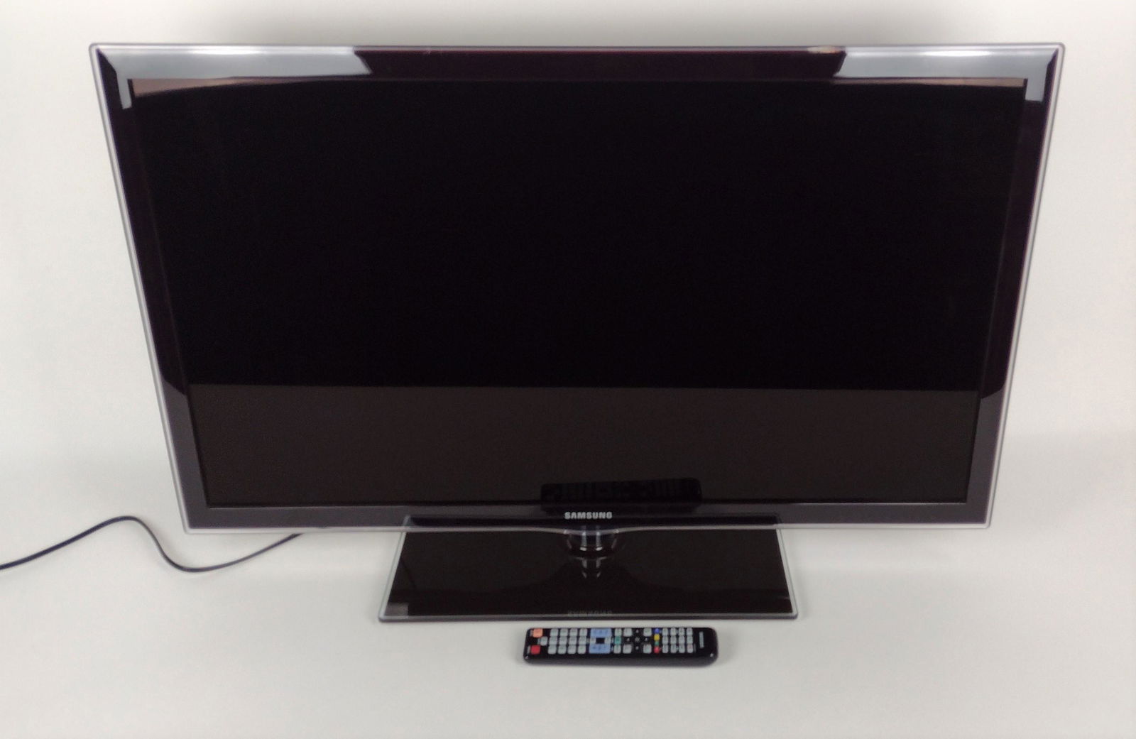 40" Samsung Television with Remote (1 of 3)