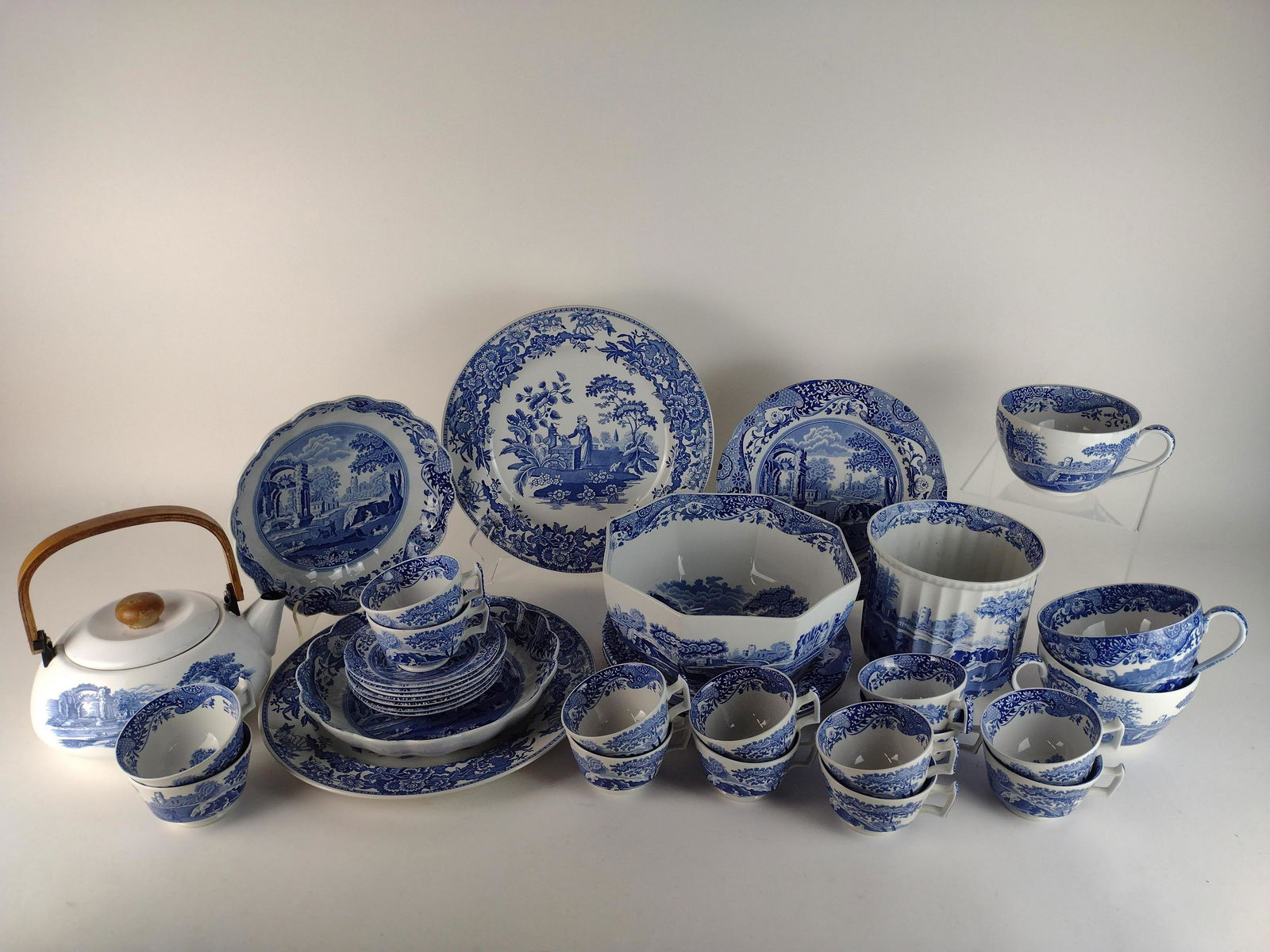 38 Pcs Spode Italian Dishes (1 of 4)