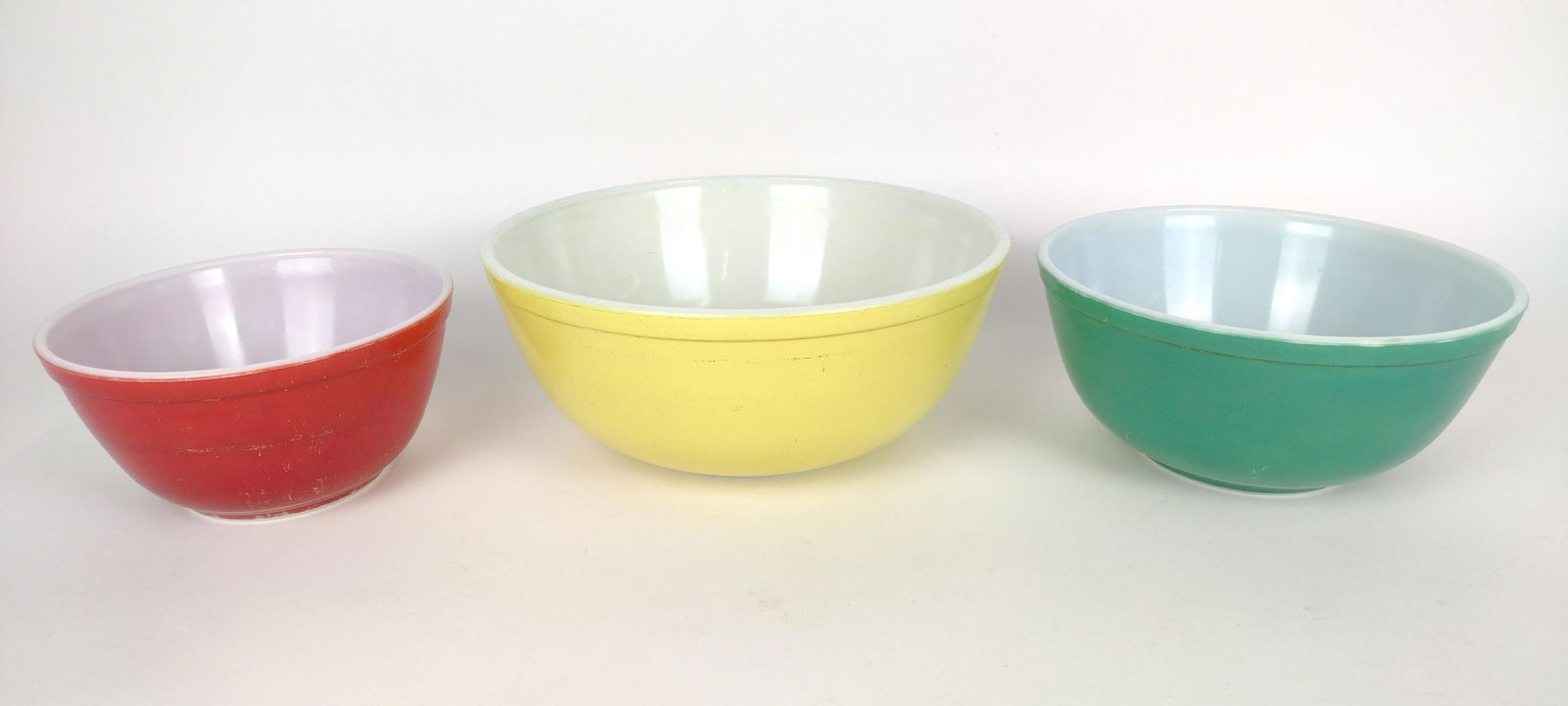 3 Vintage Pyrex Bowls: 7" to 10-1/2" diameter X 3-1/2" to 4-1/2" high. DM IMPORTANT: Before bidding, please read the terms and conditions. When you registered for the auction you agreed to these terms and will be required t