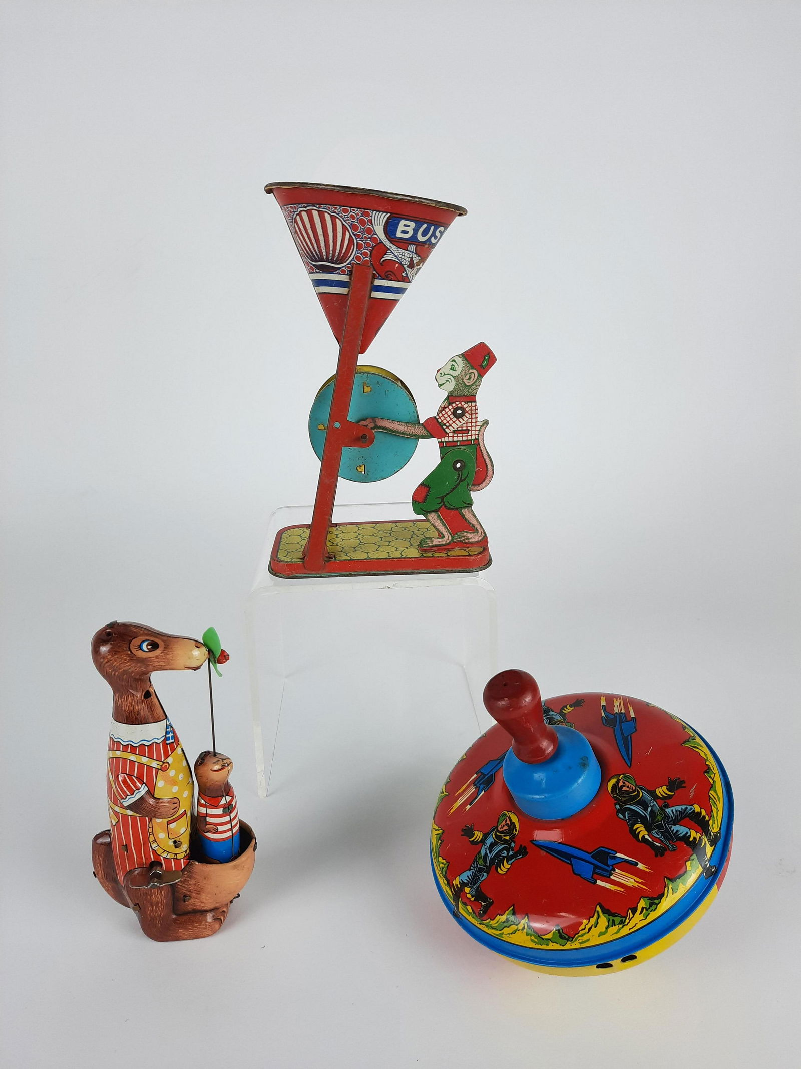 3 Vintage atin Litho Toys incl Space Man Top (1 of 9)