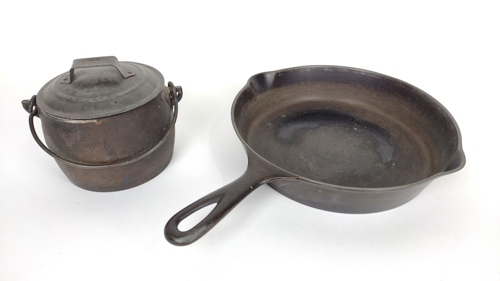 Erie Cast Iron Skillet & Marietta Small Dutch Oven (1 of 4)