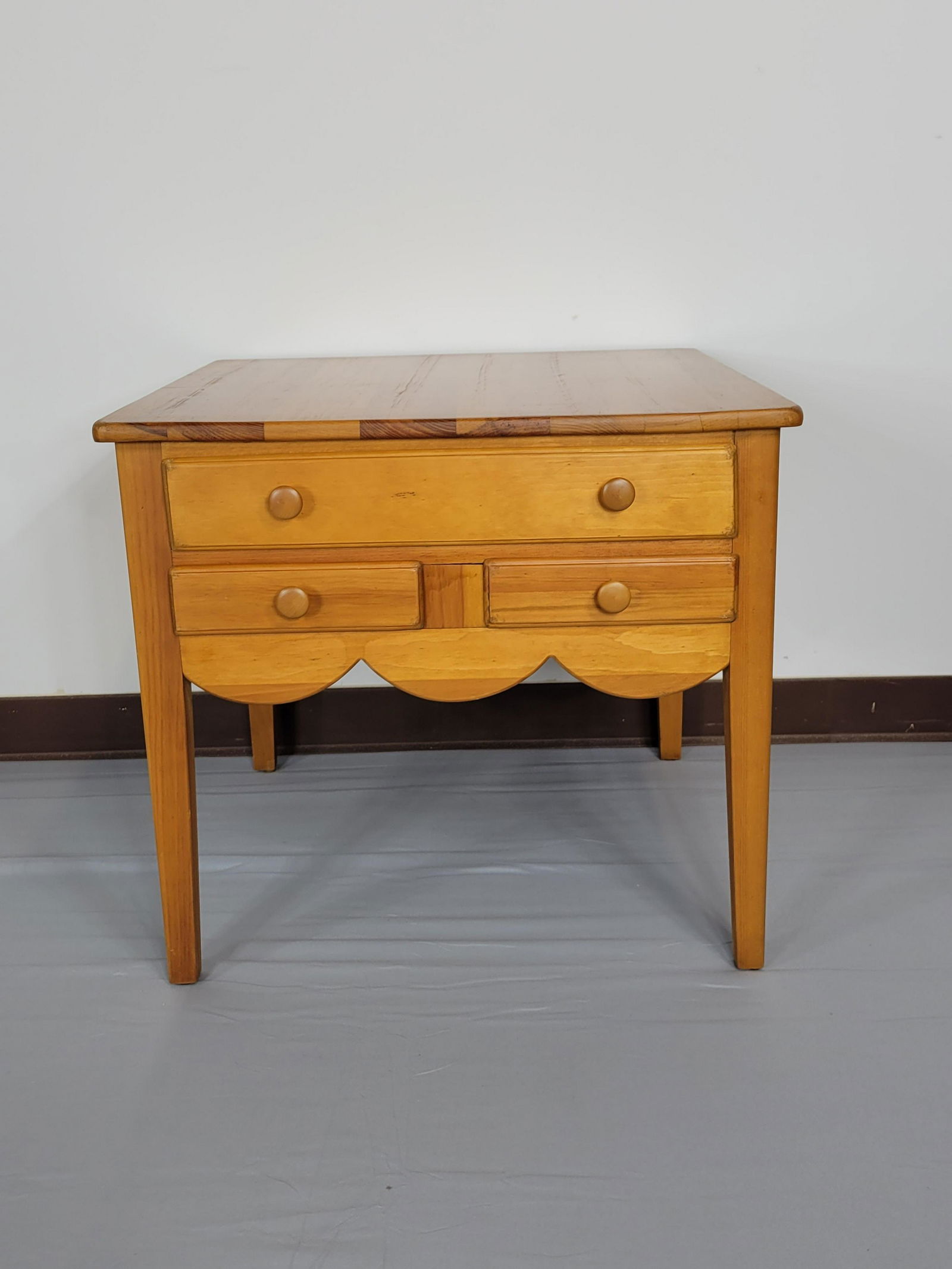 Lexington Two Drawer End Table (1 of 4)