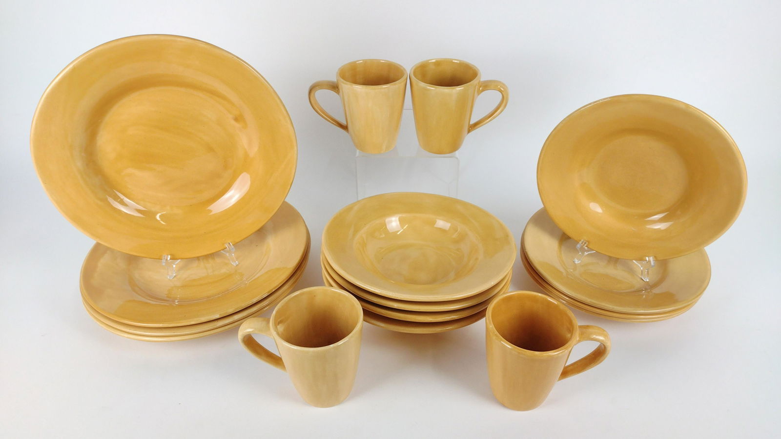 16 Pcs Pottery Barn "Sausalito" Dinnerware (1 of 2)