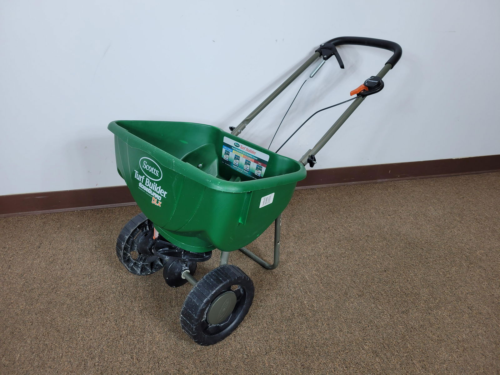 Scott's Turf Builder Edge Guard DLX (1 of 3)