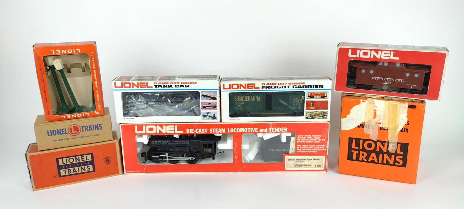 7 Lionel Train Cars incl Locomotive (1 of 5)