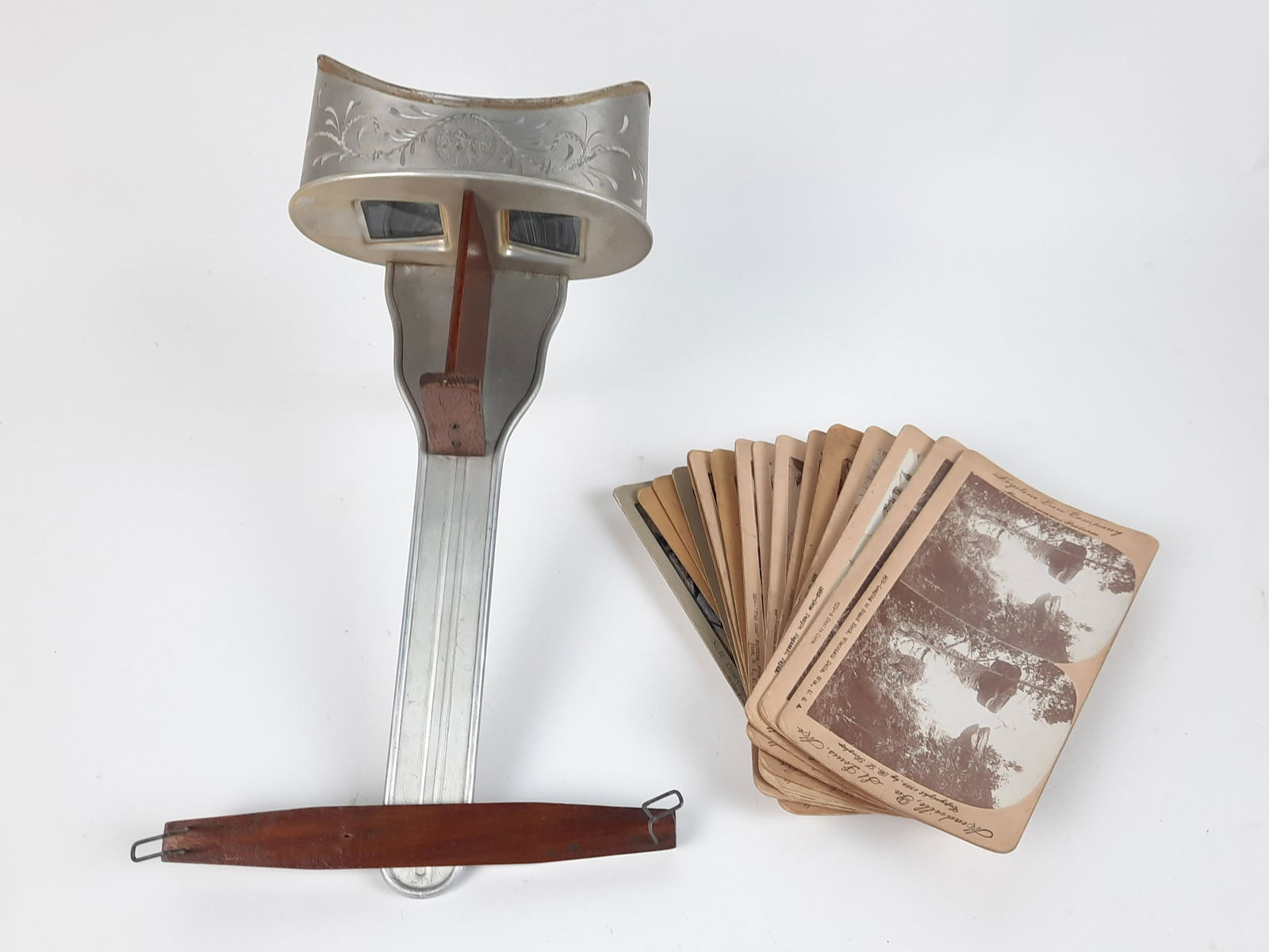 Perfecscope Stereoviewer and 16 Cards (1 of 6)