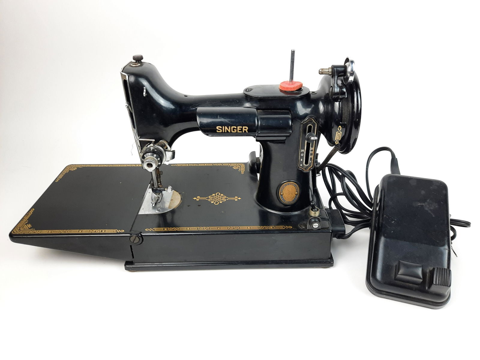 Singer Featherweight Sewing Machine w/ Case (1 of 6)