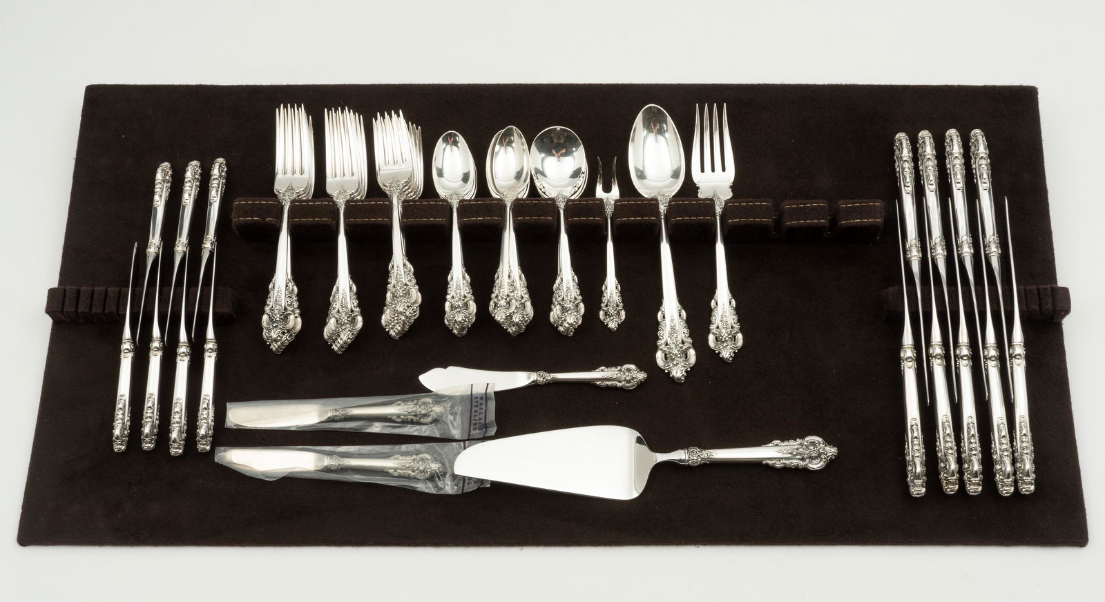 59 Pcs Wallace Grande Baroque Sterling Flatware (1 of 20)