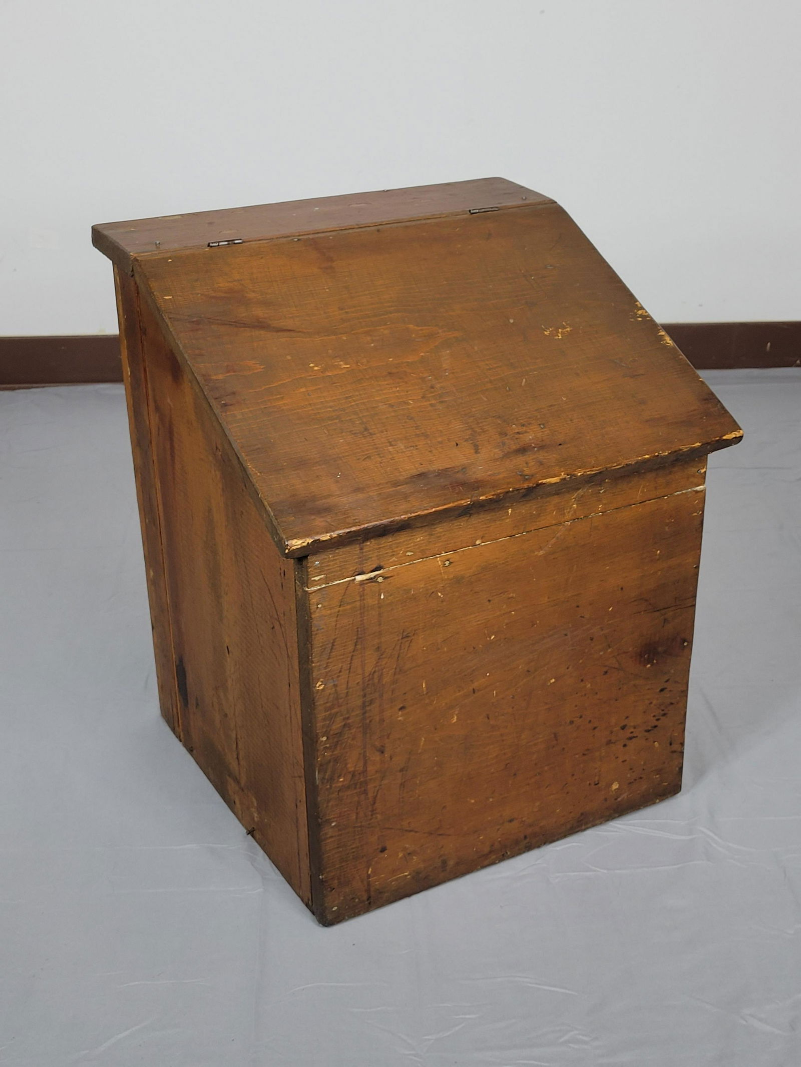 Wood Box: 17" wide X 16 1/2" deep X 21 1/2" high. Wood has some chips and finish loss. MG. IMPORTANT: Before bidding, please read the terms and conditions. When you registered for the auction you agreed to thes