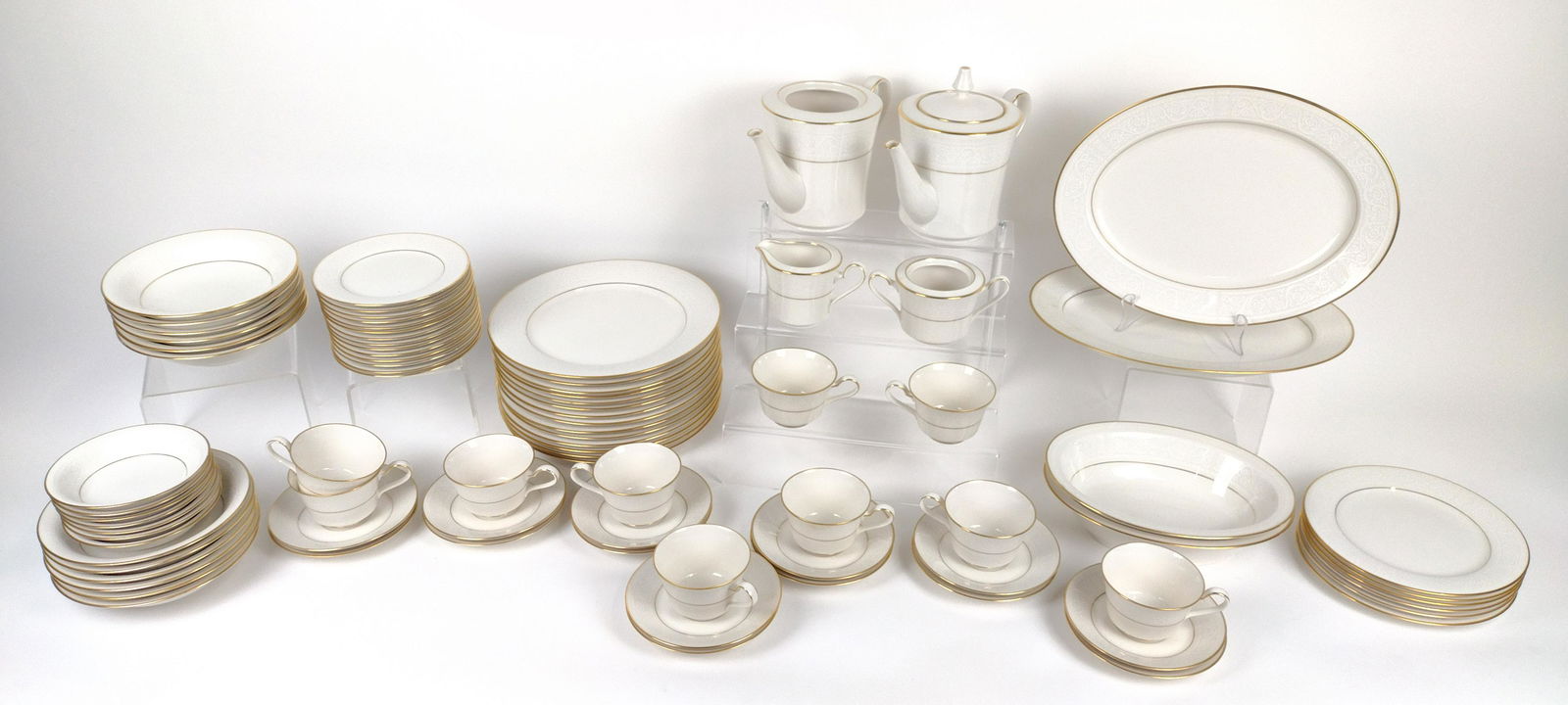 82 Pcs Noritake "Tulane" Dinnerware (1 of 2)
