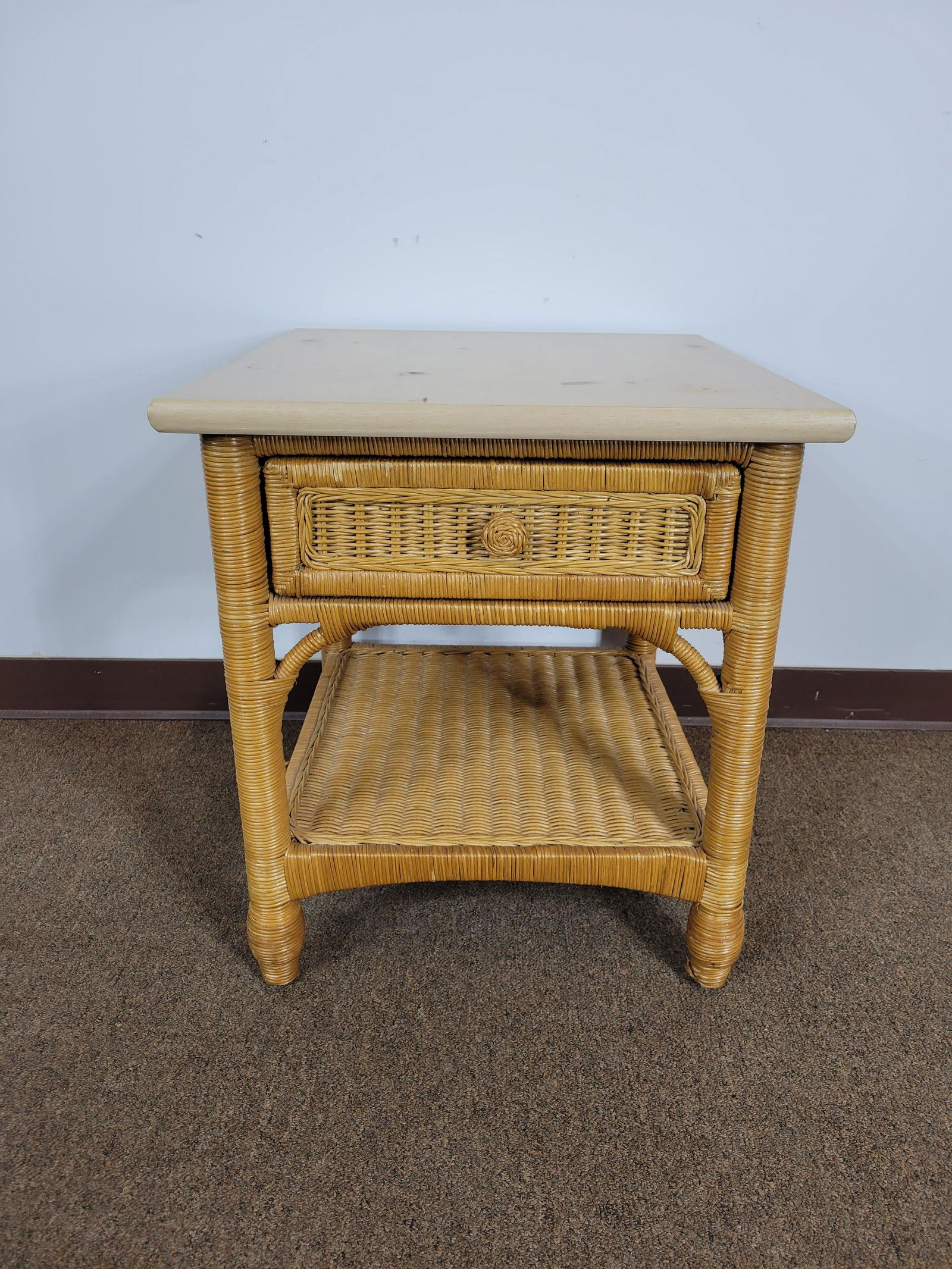 Wicker Side Table (1 of 4)