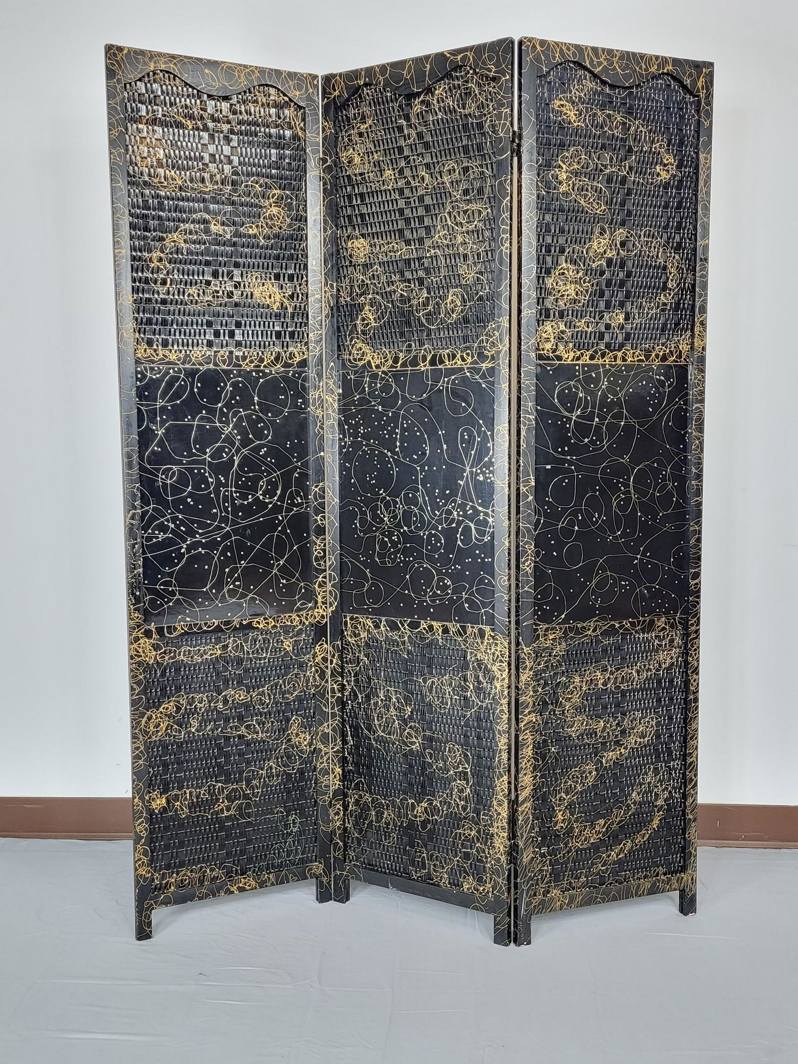 Black/Gold Painted Room Screen (1 of 5)