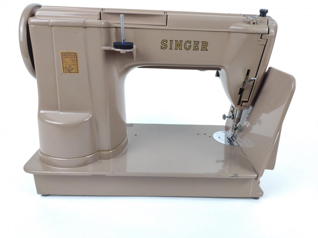 Singer Sewing Machine (1 of 6)