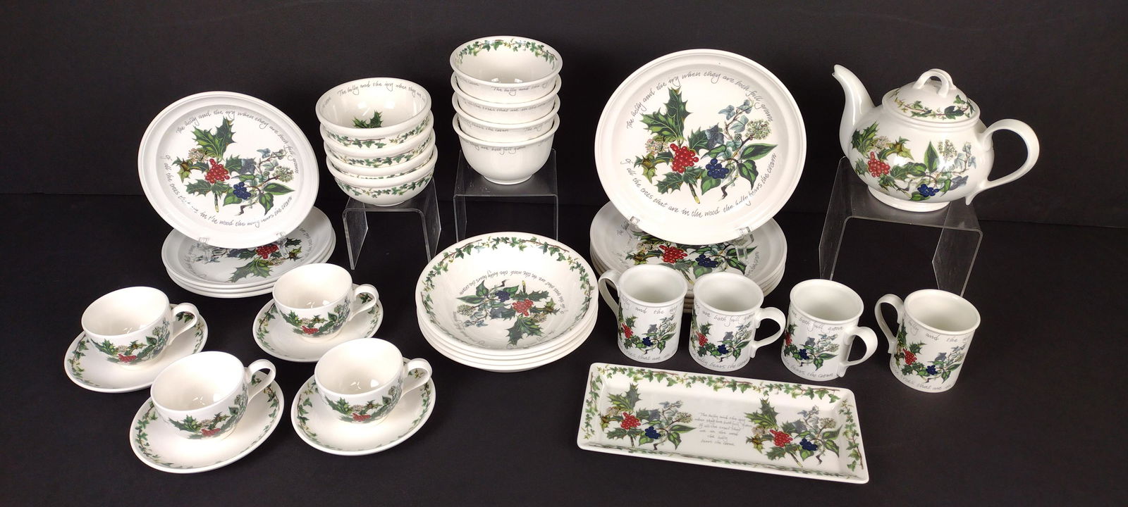 34 Pcs Port Meirion "Holly & The Ivy" Dinnerware (1 of 3)