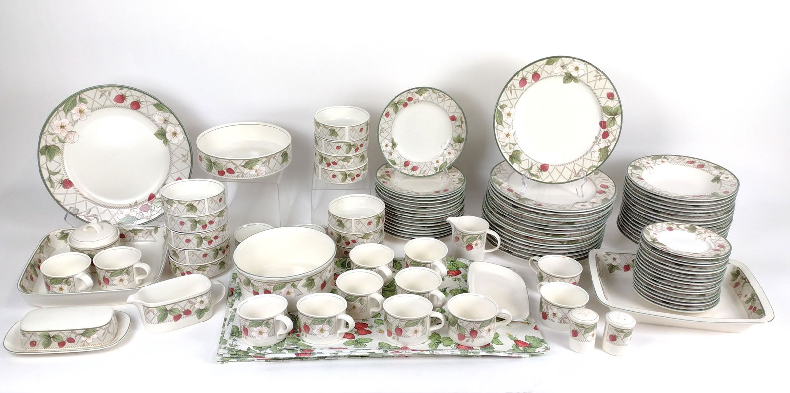 114 Pcs Mikasa "Intaglio" Dinnerware (1 of 2)